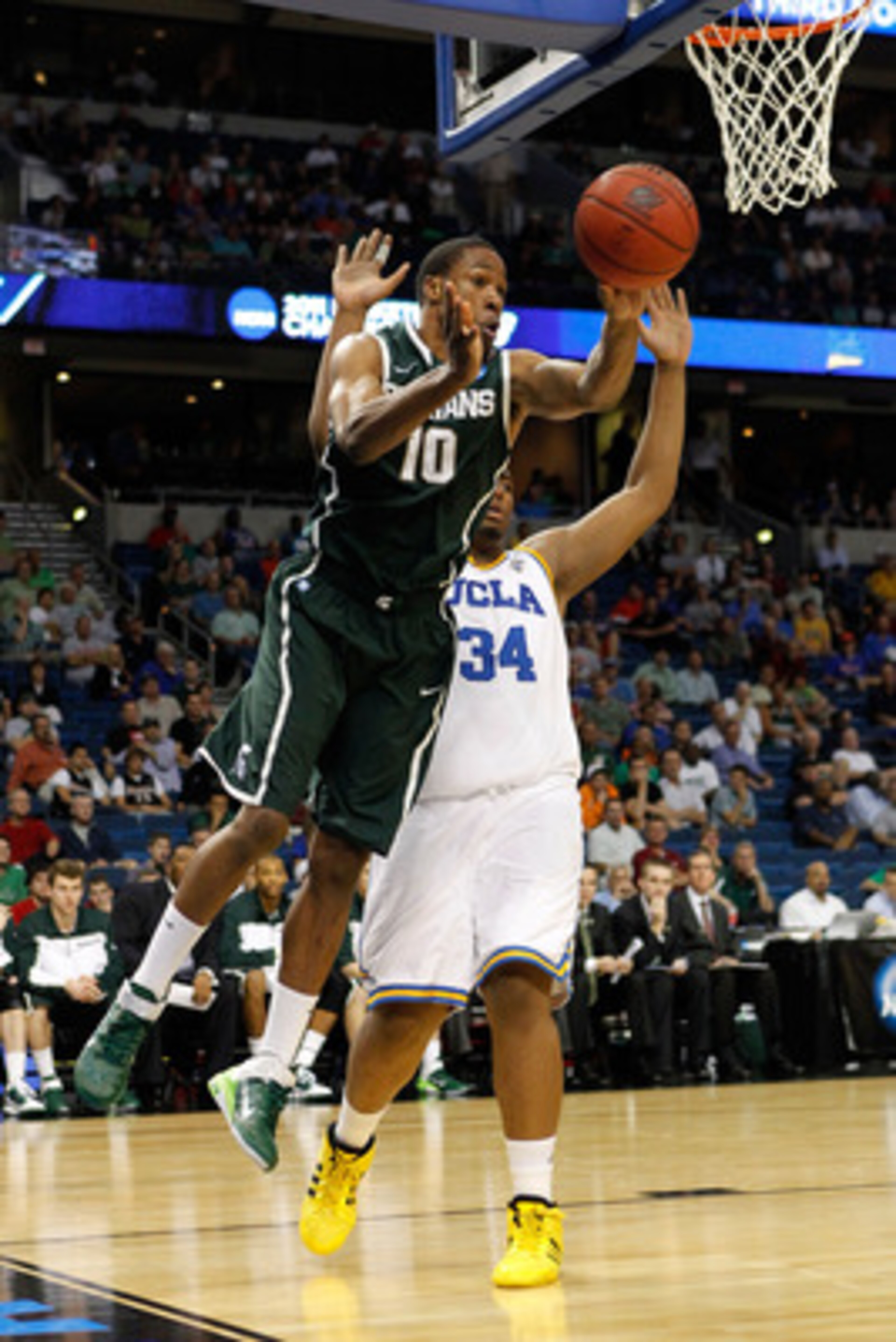 TAMPA, FL - MARCH 17:  Delvon Roe #10 of the Michigan State Spartans passes the ball in the second half against the UCLA Bruins during the second round of the 2011 NCAA men's basketball tournament at St. Pete Times Forum on March 17, 2011 in Tampa, Florid
