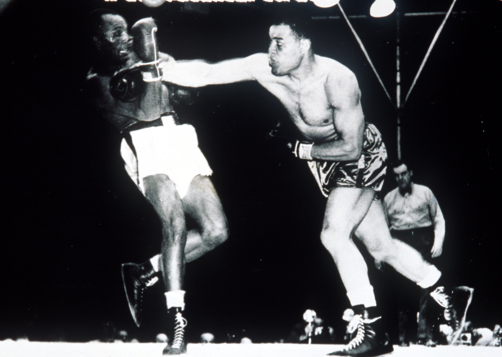 27 Jun 1948 :  Joe Louis beats Jersey Joe Walcott in  the 11th round by KO at Yankee Stadium. Credit :  Allsport. Mandatory Credit: Allsport UK/ALLSPORT