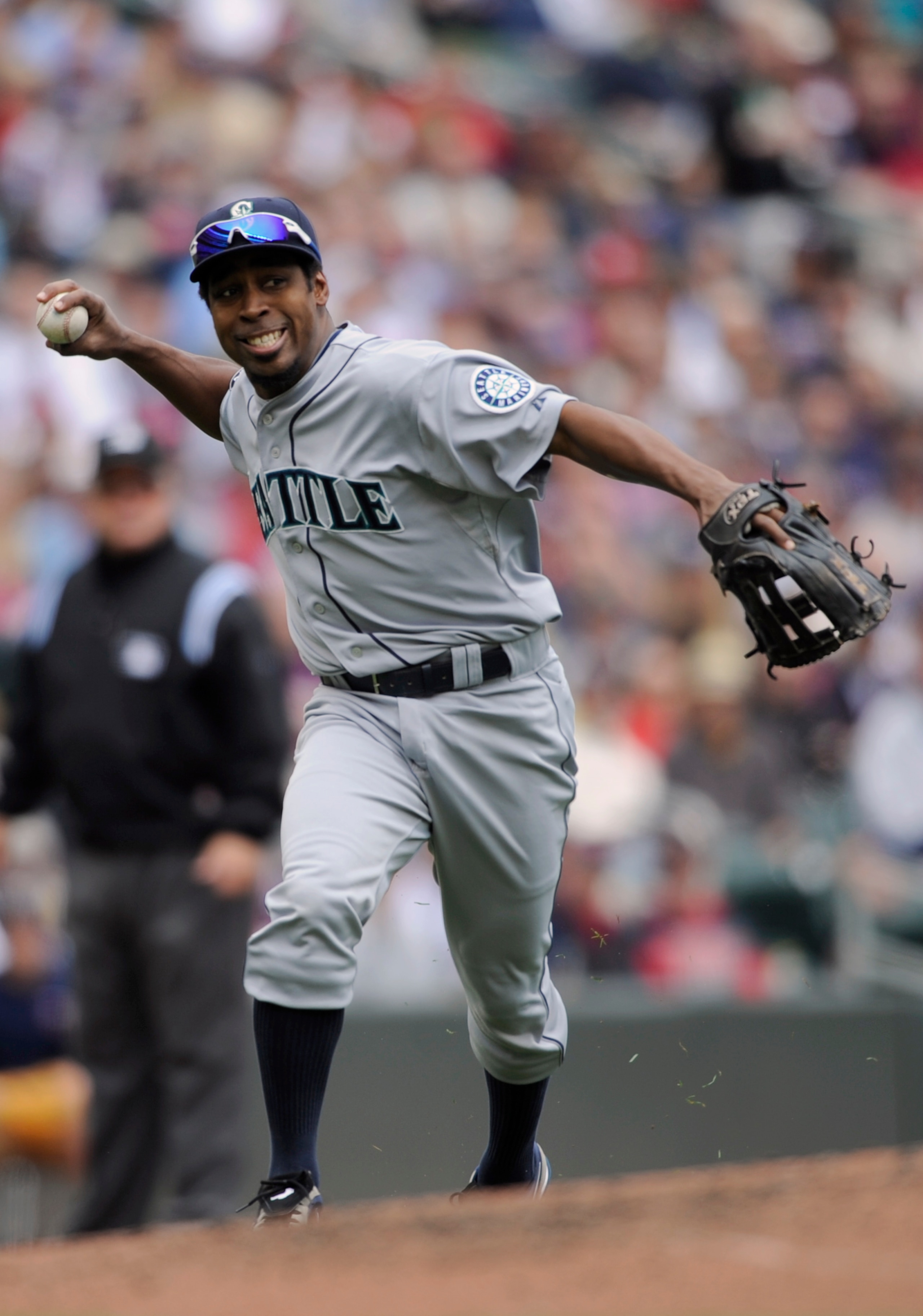 MINNEAPOLIS, MN - MAY 25: Chone Figgins #9 of the Seattle Mariners throws to first base after fielding the ball hit into play by the Minnesota Twins during the second inning of their game on May 25, 2011 at Target Field in Minneapolis, Minnesota. (Photo b