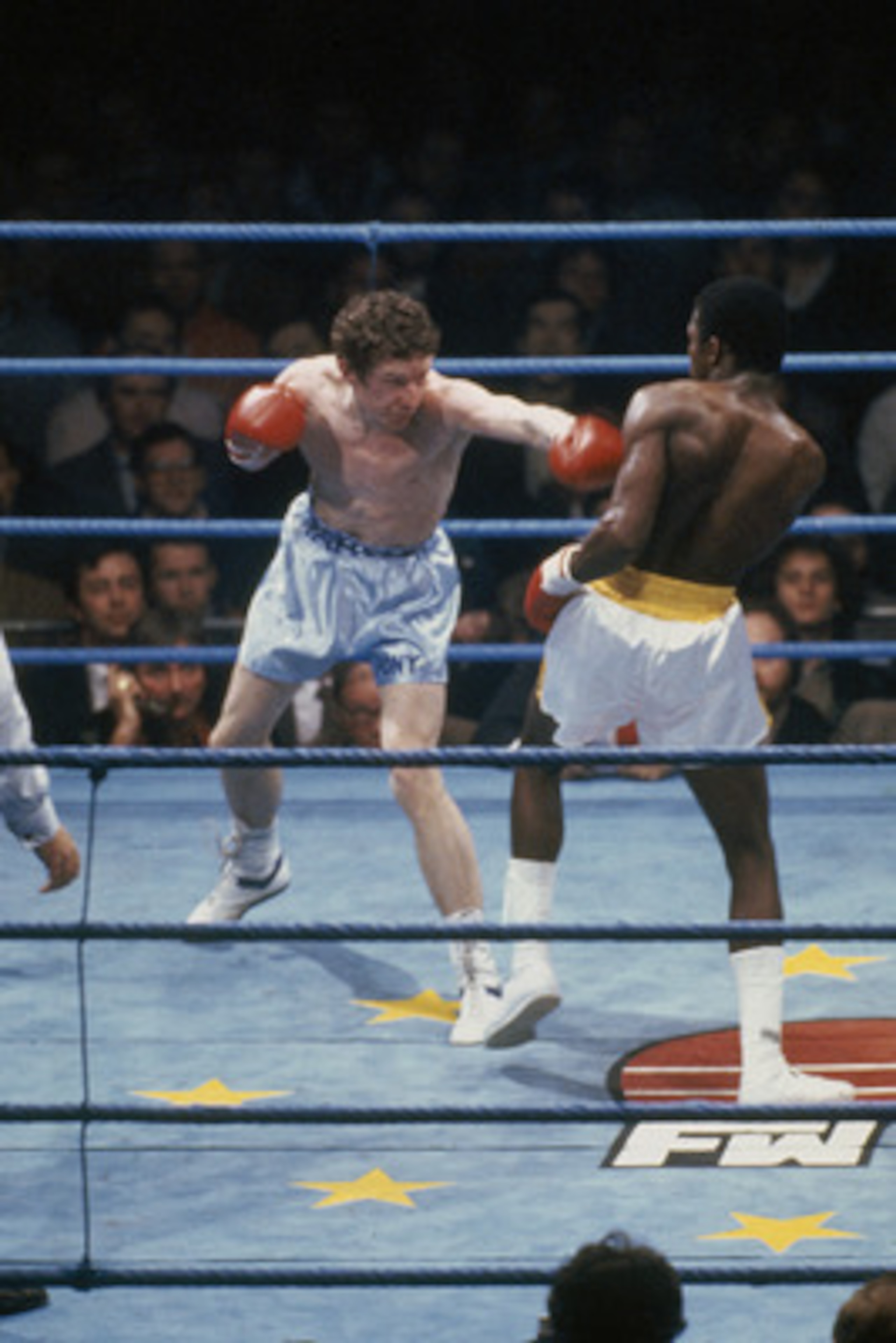 British boxer Terry Marsh during his fight with American boxer Joe Manley in Basildon, Essex, 4th March 1987. Marsh won the fight and became the IBF World Light-Welterweight champion. (Photo by Simon Bruty/Getty Images)