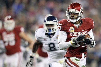 GLENDALE, AZ - JANUARY 01:  Ryan Broyles #85 of the Oklahoma Sooners of the Oklahoma Sooners runs after a catch for 39-yards against Connecticut Huskies during the Tostitos Fiesta Bowl at the Universtity of Phoenix Stadium on January 1, 2011 in Glendale, 