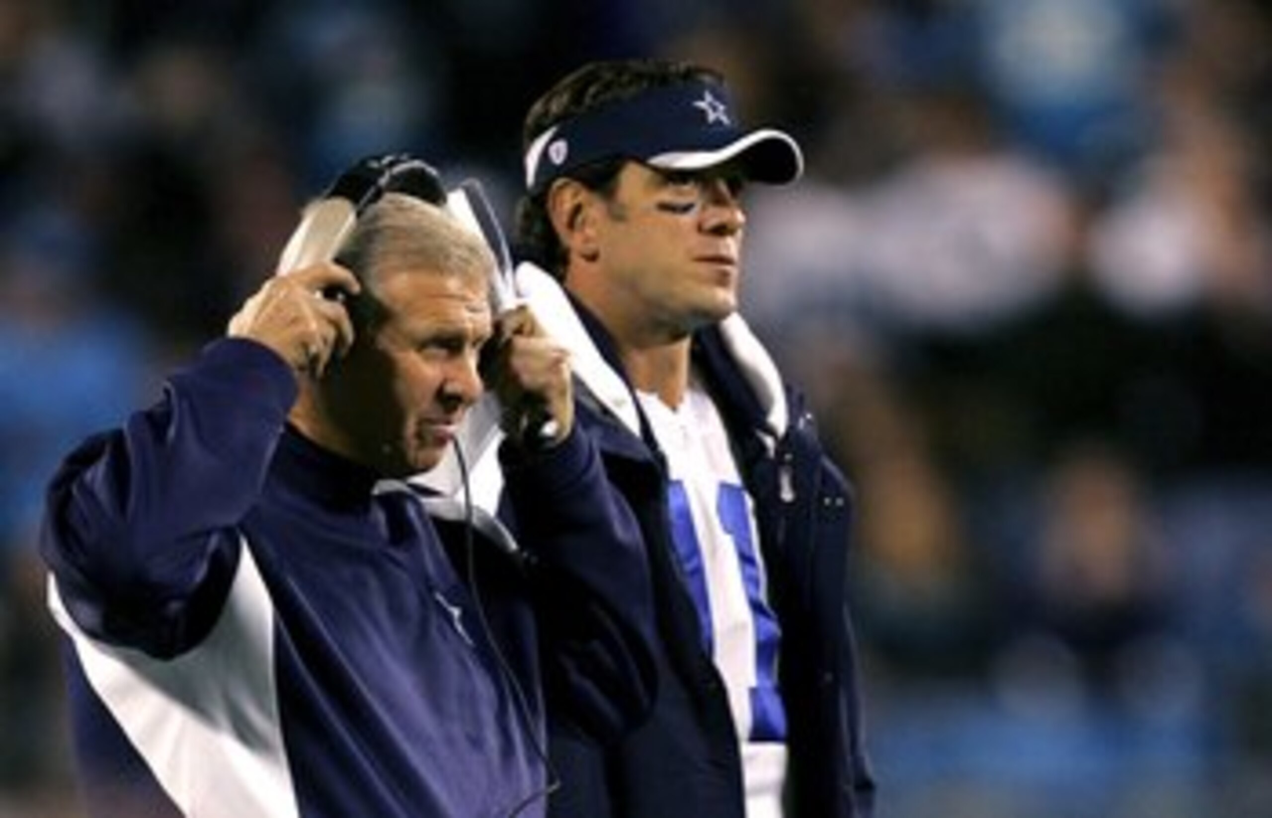 CHARLOTTE, NC - OCTOBER 29:  Head coach Bill Parcells stands with Drew Bledsoe #11 of the Dallas Cowboys during their game against the Carolina Panthers on October 29, 2006 at Bank of America Stadium in Charlotte, North Carolina.  (Photo By Streeter Lecka