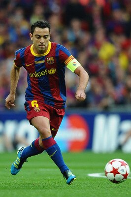 LONDON, ENGLAND - MAY 28:  Ryan Giggs of Manchester United (L) in action against Xavi of FC Barcelona during the UEFA Champions League final between FC Barcelona and Manchester United FC at Wembley Stadium on May 28, 2011 in London, England.  (Photo by La