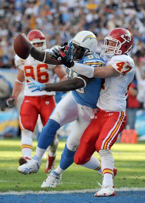 SAN DIEGO - NOVEMBER 29: Antonio Gates #85 of the San Diego Chargers scores his second touchdown of the game in front of Jon McGraw #47 of the Kansas City Chiefs during the second quarter at Qualcomm Stadium on November 29, 2009 in San Diego, California. SAN DIEGO - NOVEMBER 29: Antonio Gates #85 of the San Diego Chargers scores his second touchdown of the game in front of Jon McGraw #47 of the Kansas City Chiefs during the second quarter at Qualcomm Stadium on November 29, 2009 in San Diego, California.