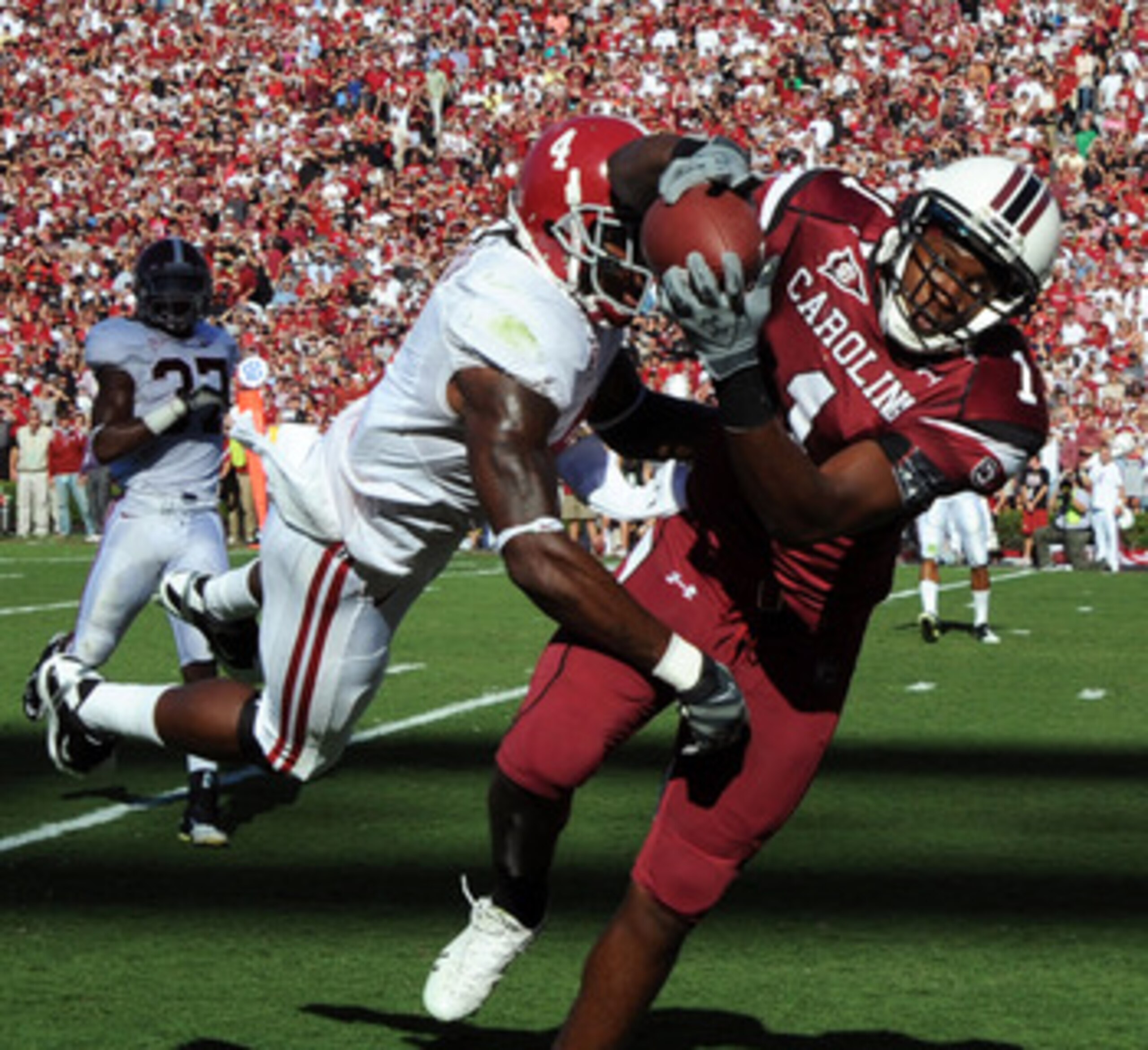 COLUMBIA, SC - OCTOBER 9: Wide receiver Alshon Jefrey #1 of the South Carolina Gamecocks grabs a touchdown pass against the Alabama Crimson Tide October 9, 2010 at Williams-Brice Stadium in Columbia, South Carolina.  (Photo by Al Messerschmidt/Getty Image