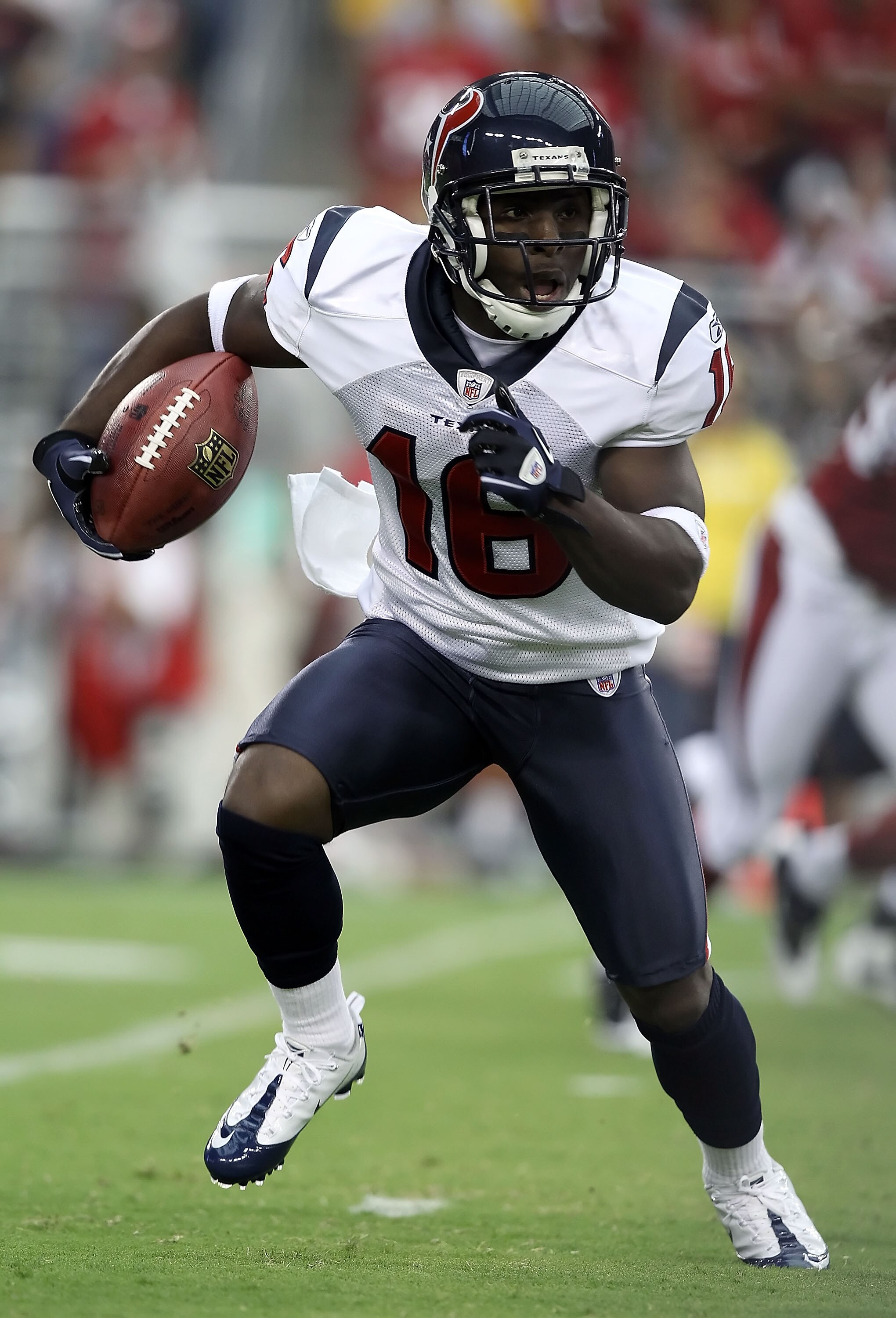 GLENDALE, AZ - AUGUST 14:  Wide receiver Trindon Holliday #16 of the Houston Texans returns a kick off against the Arizona Cardinals during preseason NFL game at the University of Phoenix Stadium on August 14, 2010 in Glendale, Arizona.  (Photo by Christi