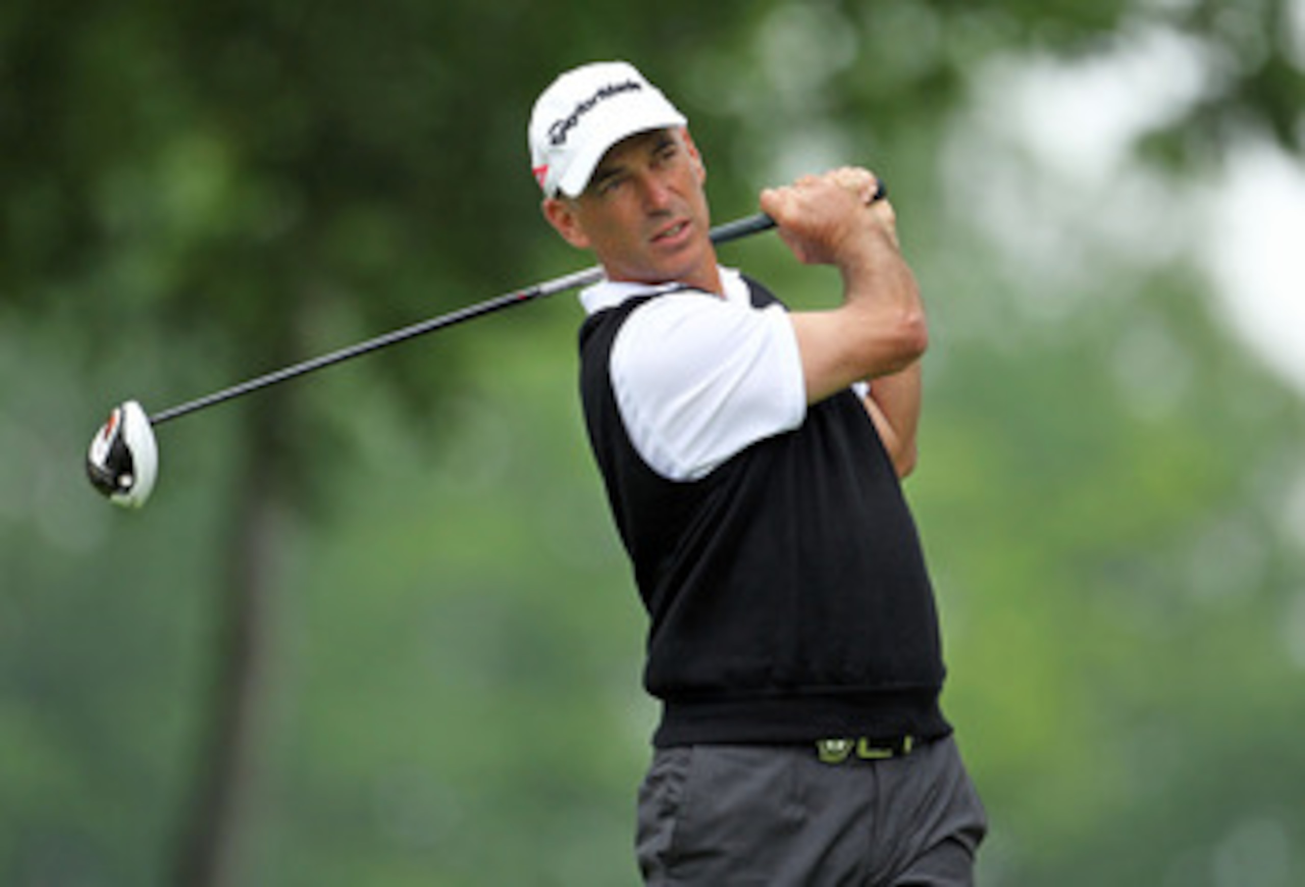 LOUISVILLE, KY - MAY 27:  Corey Pavin hits his tee shot on the par 4 12th hole during the second round of the Senior PGA Championship presented by KitchenAid at Valhalla Golf Club on May 27, 2011 in Louisville, Kentucky.  (Photo by Andy Lyons/Getty Images
