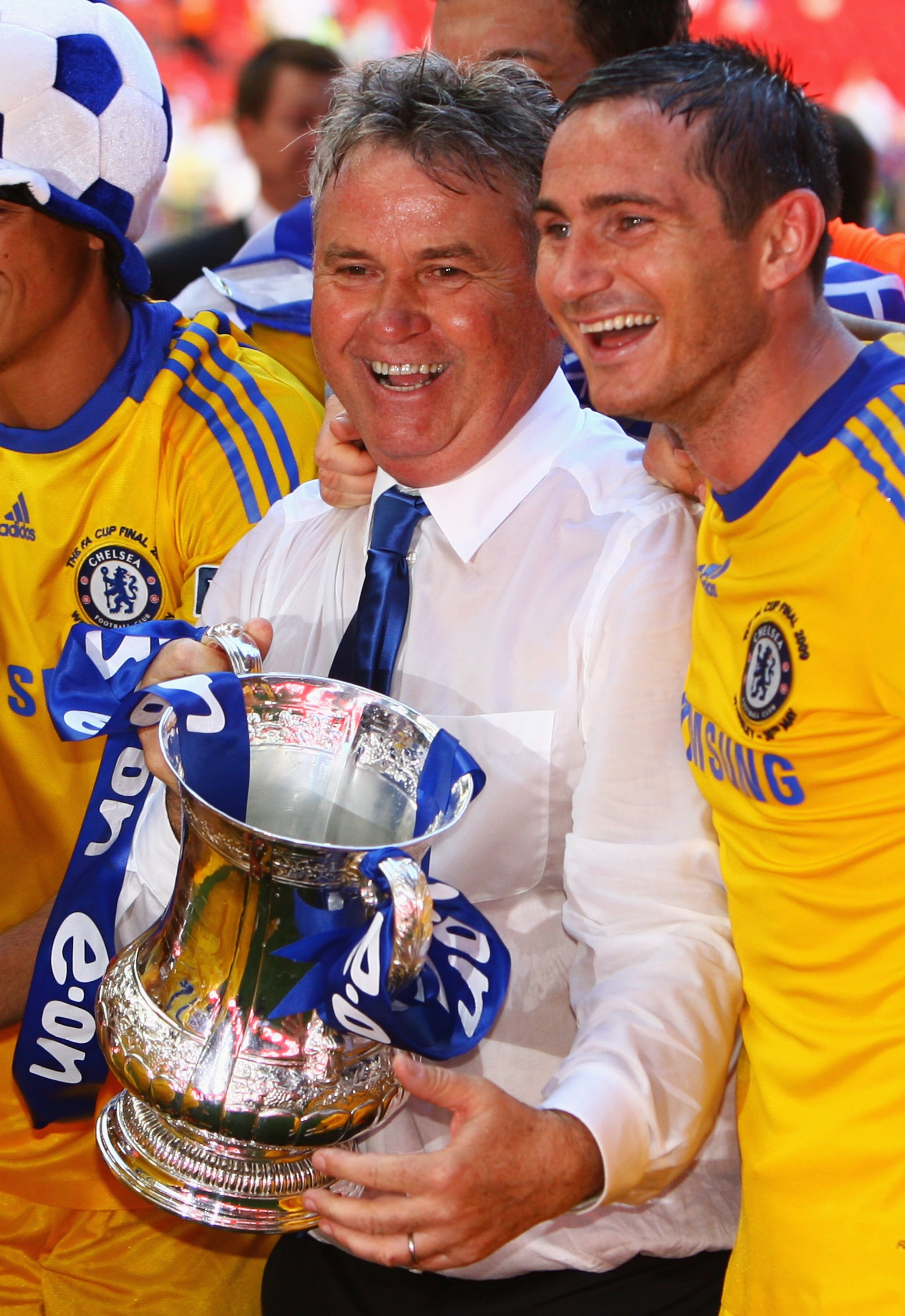 LONDON, ENGLAND - MAY 30:  Chelsea manager Guus Hiddink and winning goalscorer Frank Lampard  celebrate with the trophy after the FA Cup sponsored by E.ON Final match between Chelsea and Everton at Wembley Stadium on May 30, 2009 in London, England.  (Pho