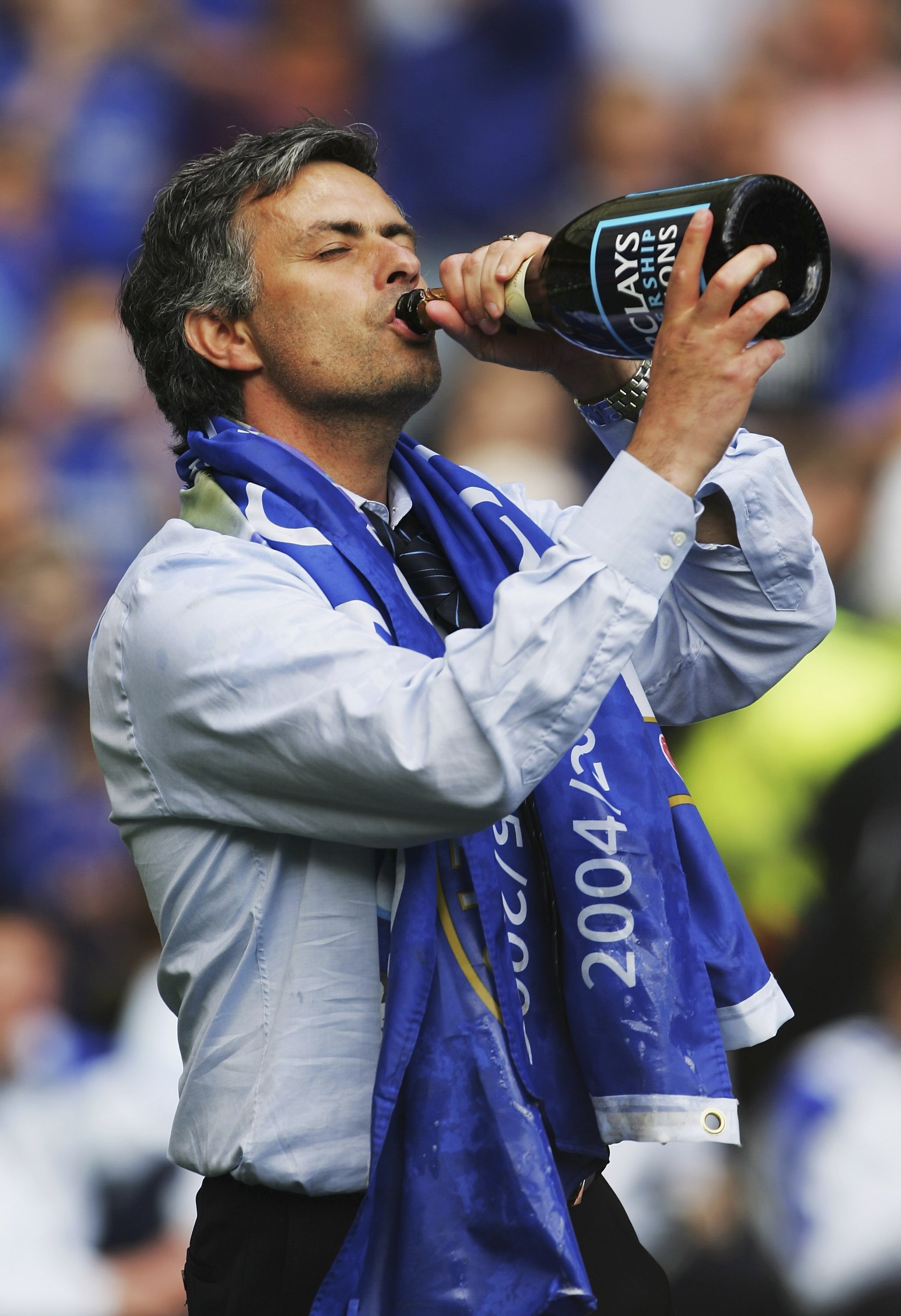 LONDON - APRIL 29:  Jose Mourinho the Chelsea manager celebrates his team winning the Barclays Premiership title after the match between Chelsea and Manchester United at Stamford Bridge on April 29, 2006 in London, England.  (Photo by Mike Hewitt/Getty Im