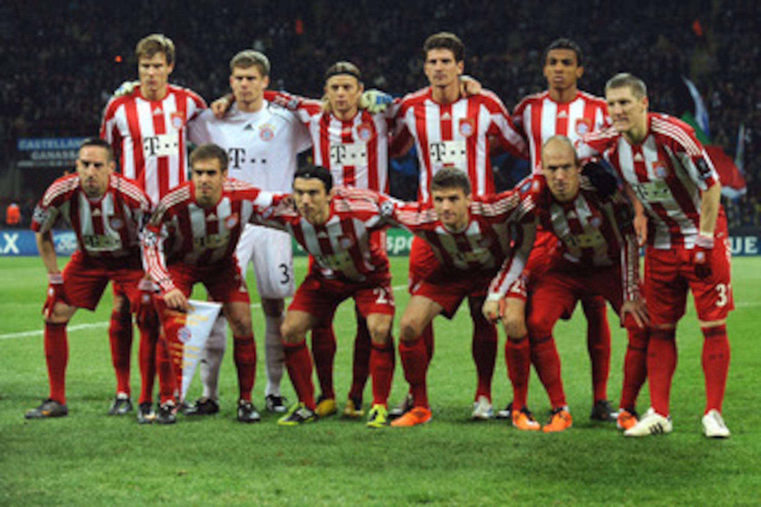 MILAN, ITALY - FEBRUARY 23:  Team of FC Bayern Muenchen line up prior to the UEFA Champions League round of 16 first leg match between Inter Milan v FC Bayern Muenchen on February 23, 2011 in Milan, Italy.  (Photo by Valerio Pennicino/Getty Images)