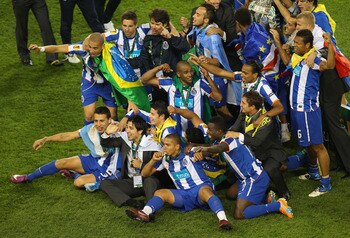 DUBLIN, IRELAND - MAY 18:  FC Porto players celebrate with the trophy uring the UEFA Europa League Final between FC Porto and SC Braga at Dublin Arena on May 18, 2011 in Dublin, Ireland.  (Photo by Julian Finney/Getty Images)