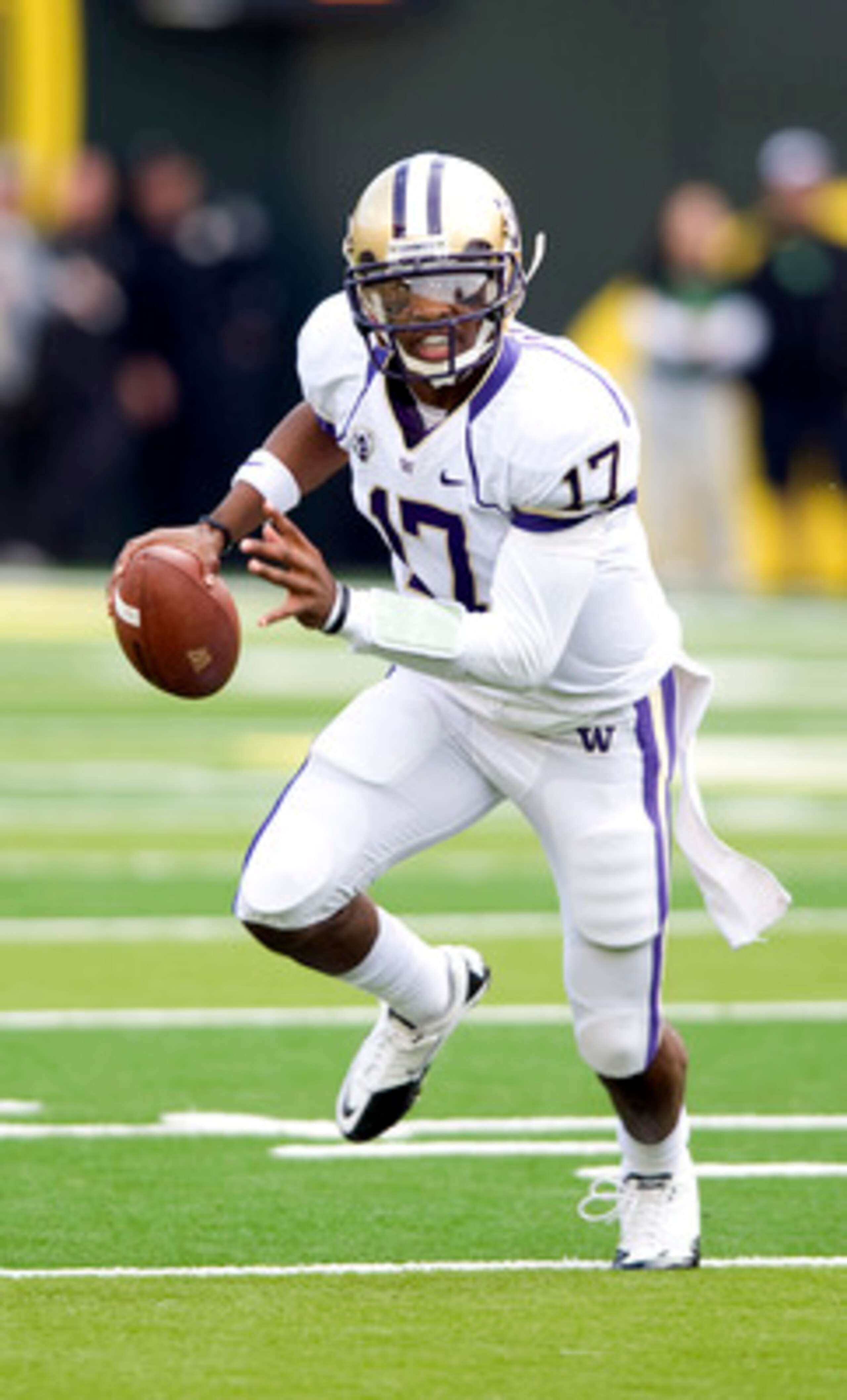 EUGENE, OR - NOVEMBER 6: Quarterback Keith Price #17 of the Washington Huskies scrambles out of the pocket in the third quarter of the game against the Oregon Ducks at Autzen Stadium on November 6, 2010 in Eugene, Oregon. The Ducks won the game 53-16. (Ph
