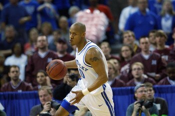 NEW ORLEANS - MARCH 16:  Keith Bogans #10 of University of Kentucky drives upcourt during the Championship game against Mississippi State at the SEC Tournament at the Louisiana Superdome on March 14, 2003 in New Orleans, Louisiana. The University of Kentu