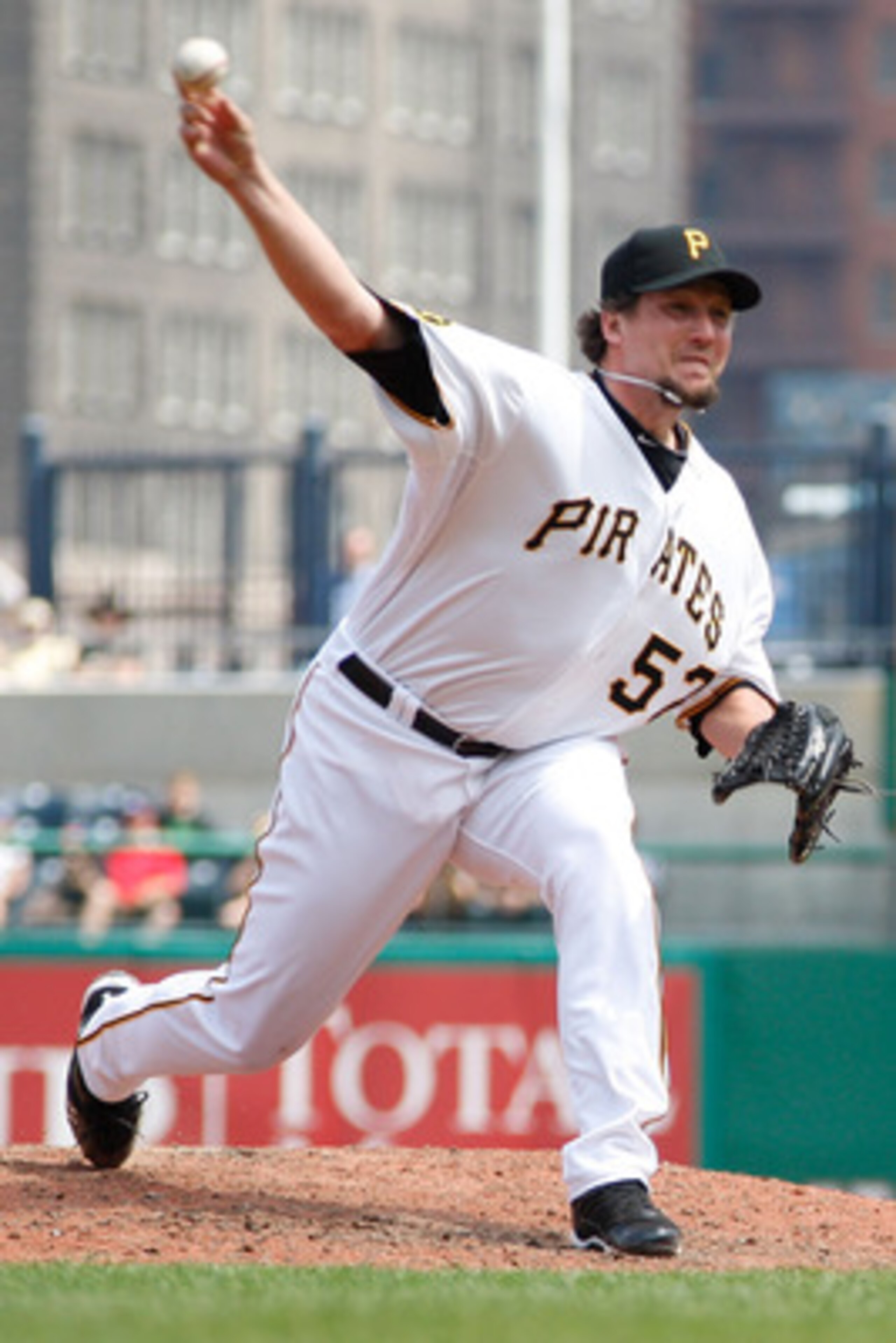 PITTSBURGH - MAY 25:  Joel Hanrahan #52 of the Pittsburgh Pirates pitches against the Atlanta Braves during the game on May 25, 2011 at PNC Park in Pittsburgh, Pennsylvania.  (Photo by Jared Wickerham/Getty Images)