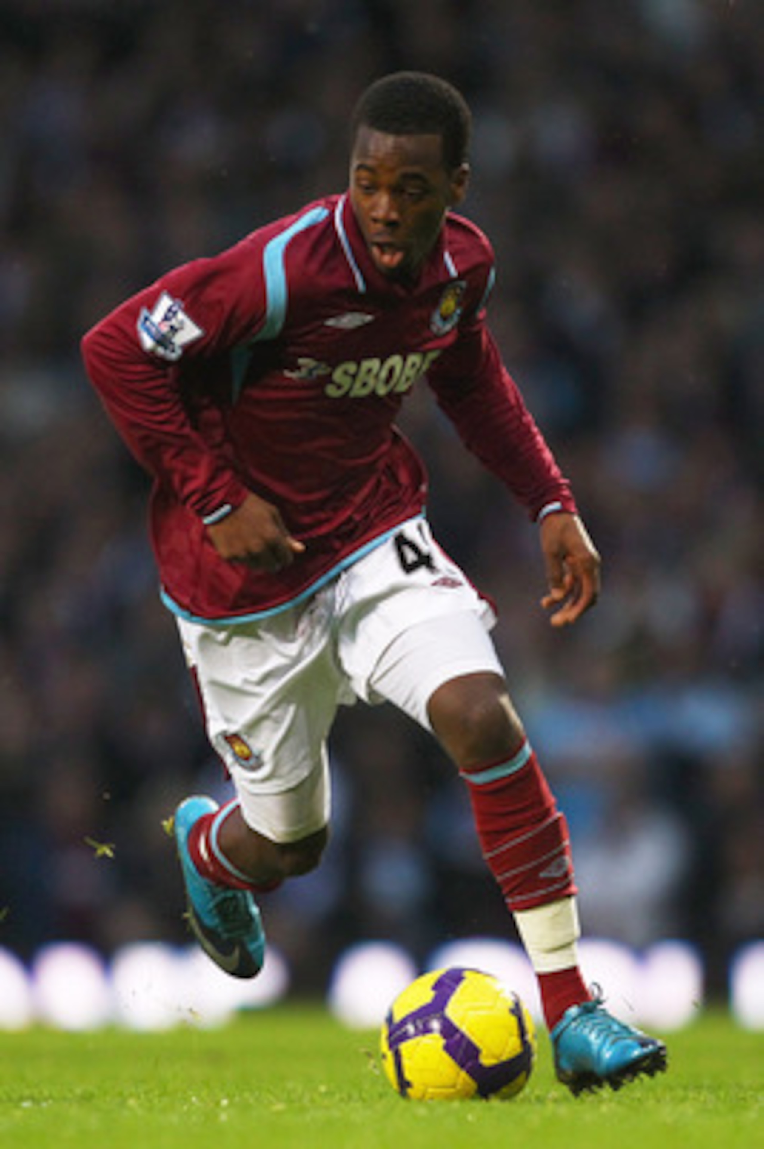 LONDON, ENGLAND - DECEMBER 05:  Zavon Hines of West Ham United in action during the Barclays Premier League match between West Ham United and Manchester United at Upton Park on December 5, 2009 in London, England.  (Photo by Richard Heathcote/Getty Images