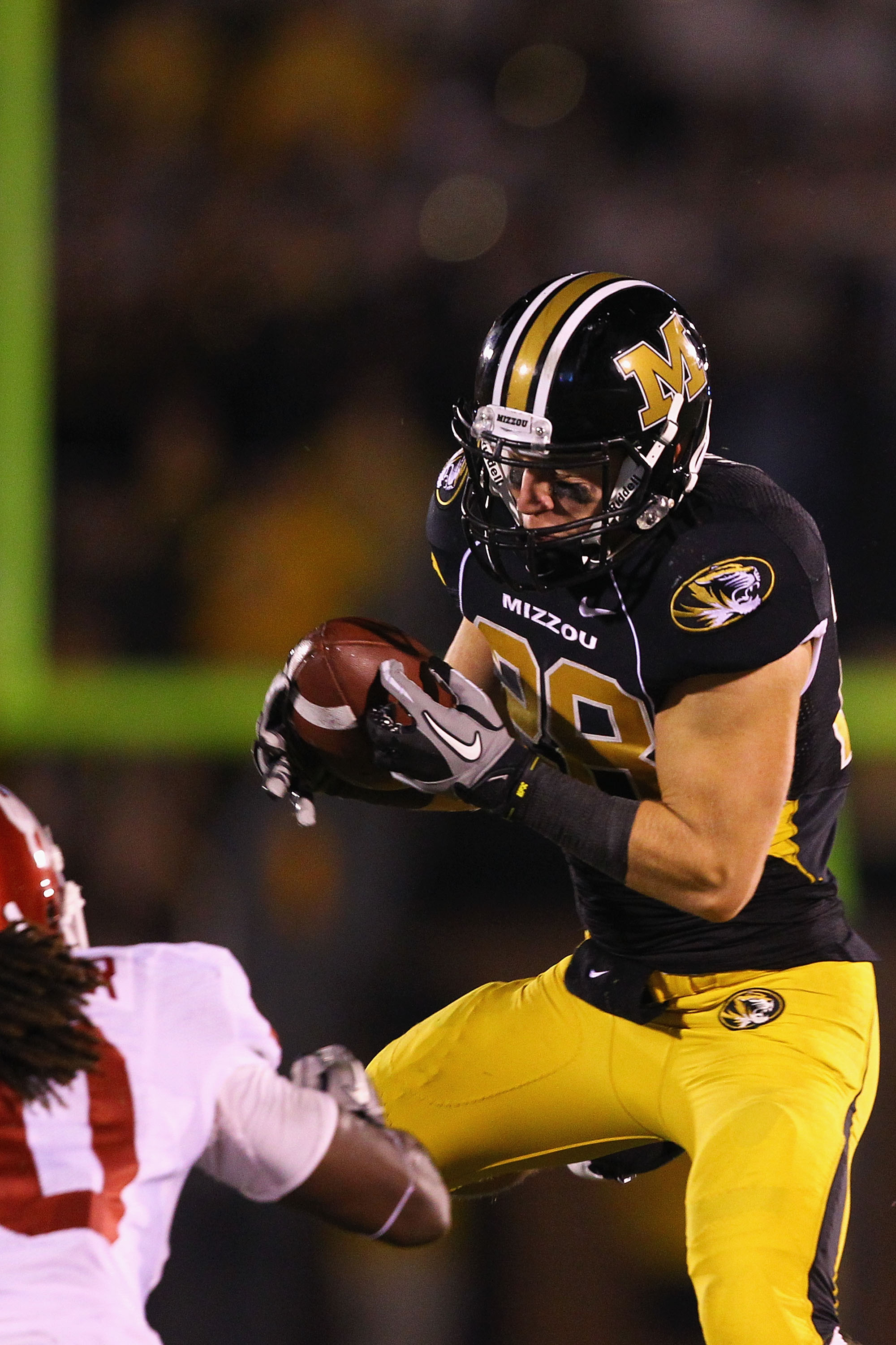 COLUMBIA, MISSOURI - OCTOBER 23: T.J. Moe #28 of the Missouri Tigers hauls in a pass against the Oklahoma Sooners at Faurot Field/Memorial Stadium on October 23, 2010 in Columbia, Missouri.  The Tigers beat the Sooners 36-27.  (Photo by Dilip Vishwanat/Ge