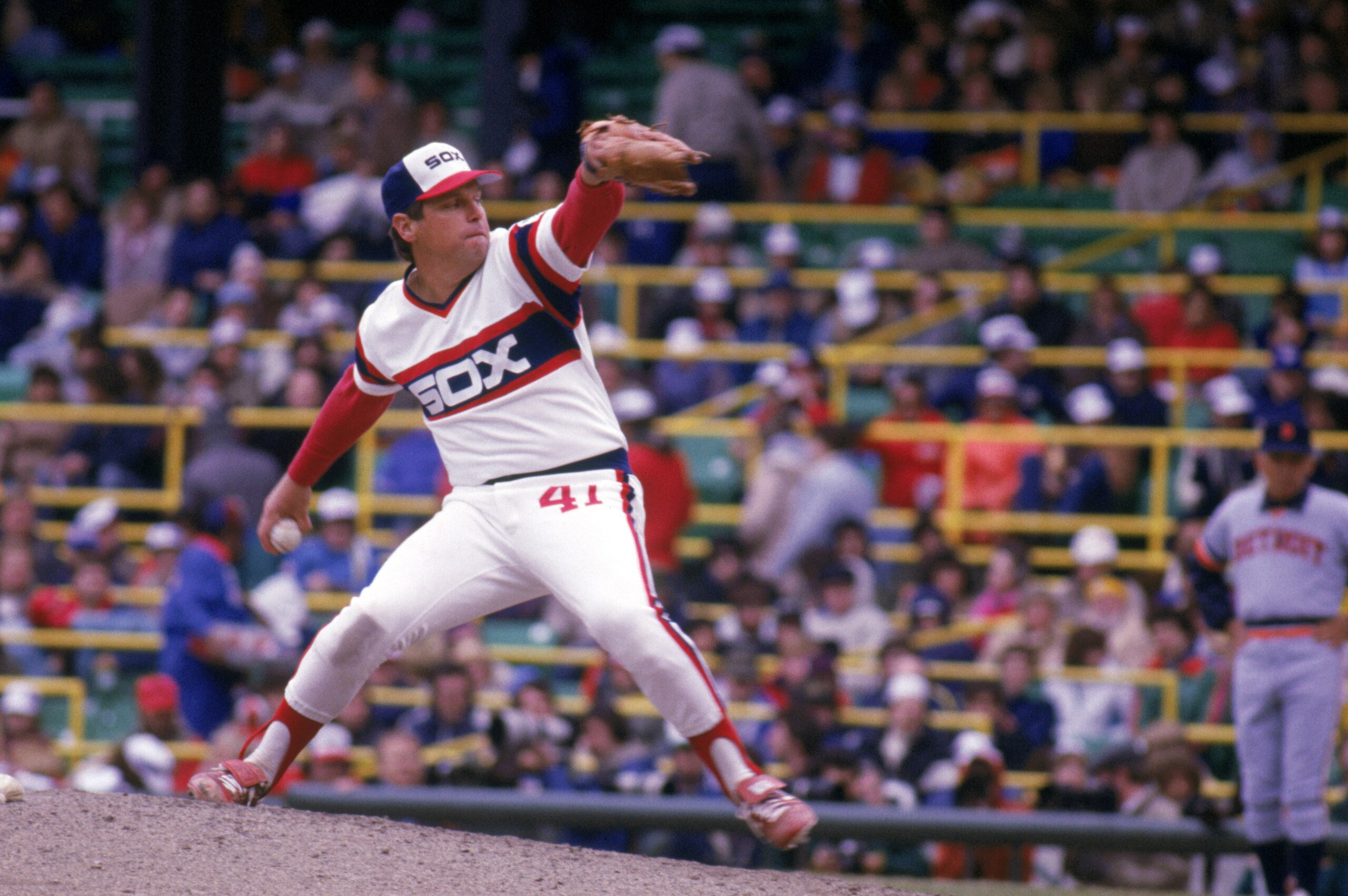 CHICAGO - APRIL:  Tom Seaver #41 of the Chicago White Sox pitches during a game in April 1984 against the Detroit Tigers at Comiskey Park in Chicago, Illinois. (Photo by Jonathan Daniel/Getty Images)