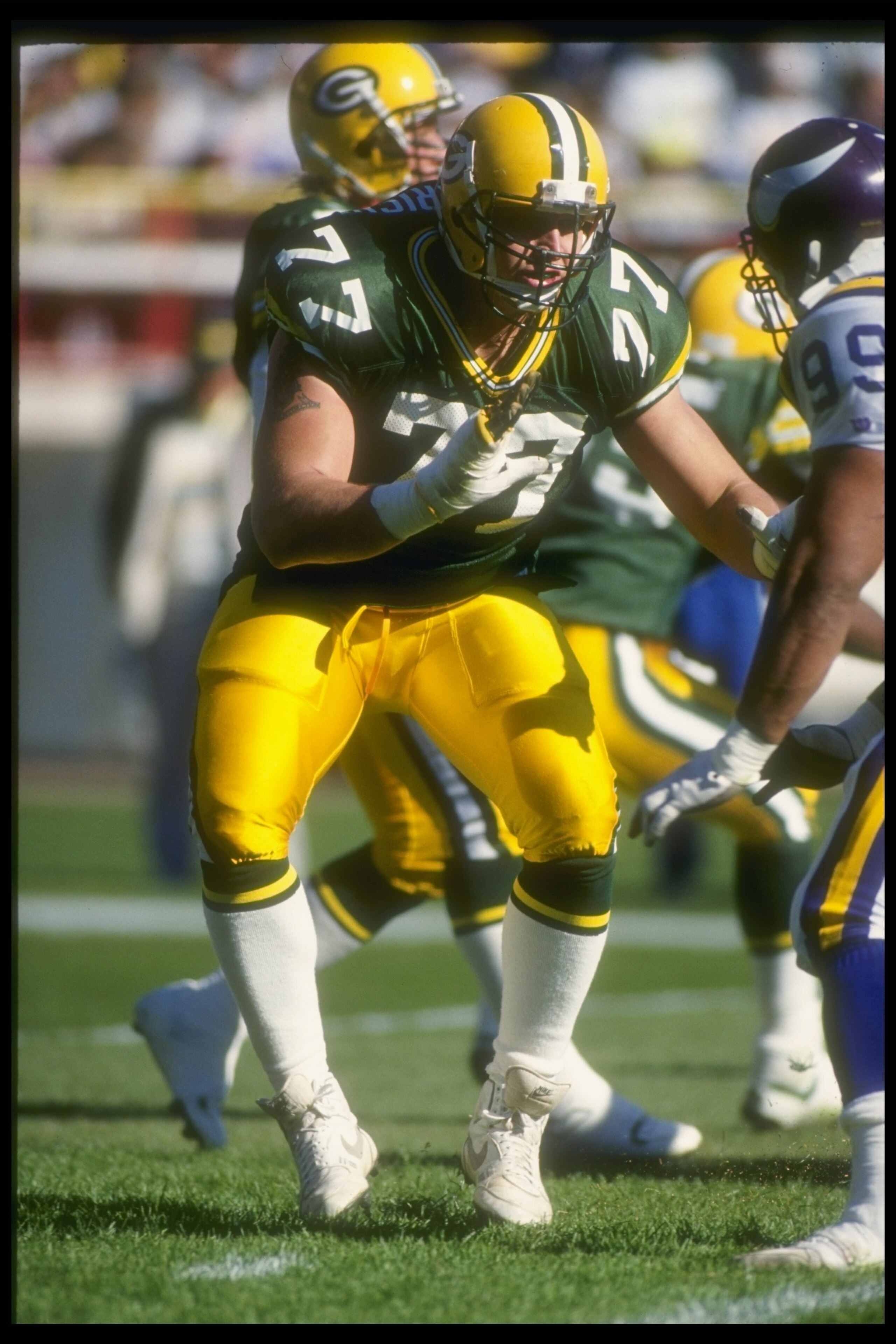 28 OCT 1990:  GREEN BAY PACKERS OFFENSIVE TACKLE TONY MANDARICH #77 DROPS BACK TO PASS BLOCK DURING THE PACKERS 24-10 WIN OVER THE MINNESOTA VIKINGS AT Milwaukee County Stadium in Milwaukee, Wisconsin. Mandatory Credit: Jonathan Daniel  /Allsport