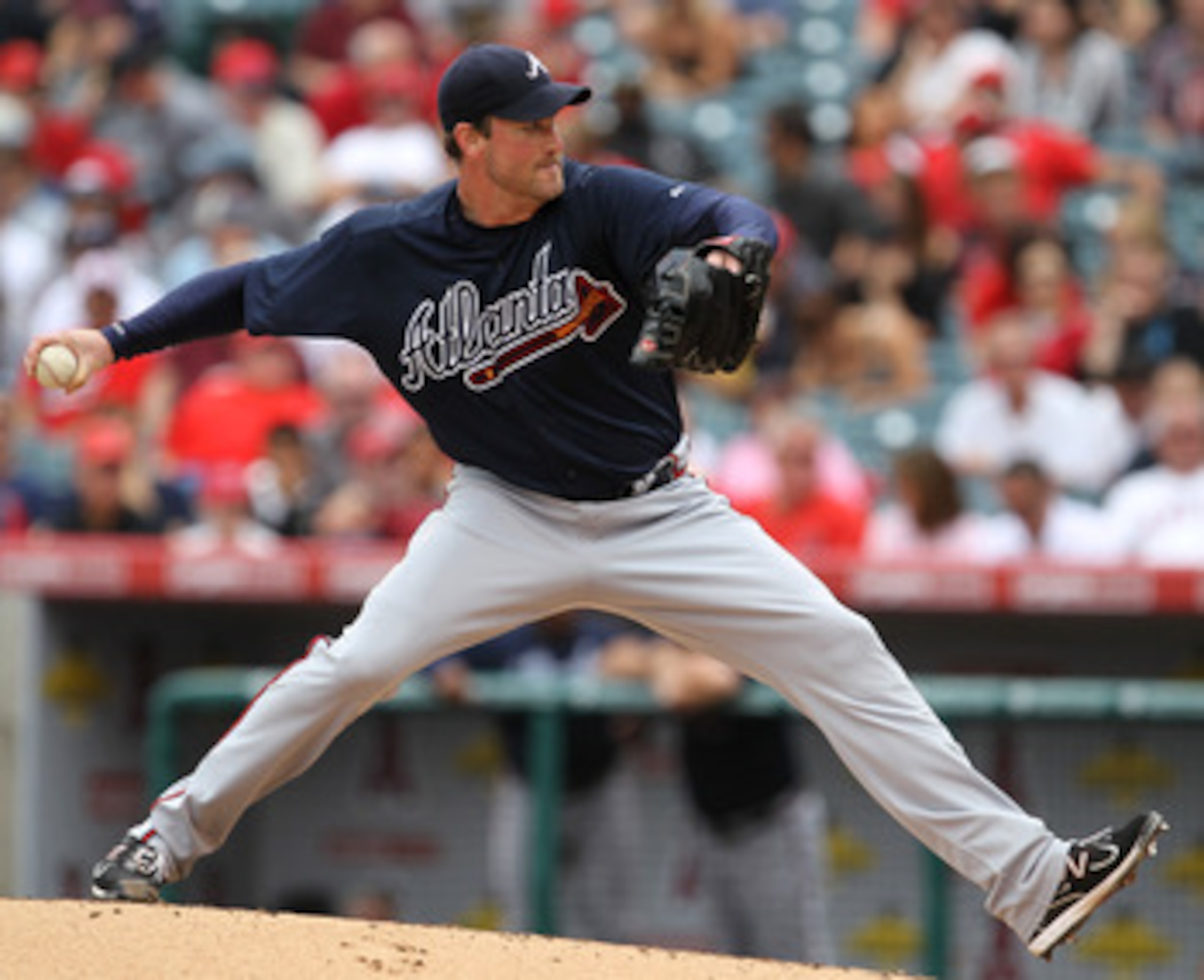 ANAHEIM, CA - MAY 22:  Derek Lowe #32 of the Atlanta Braves throws a pitch against the Los Angeles Angels of Anaheim on May 22, 2011 at Angel Stadium in Anaheim, California.   The Angels won 4-1.  (Photo by Stephen Dunn/Getty Images)