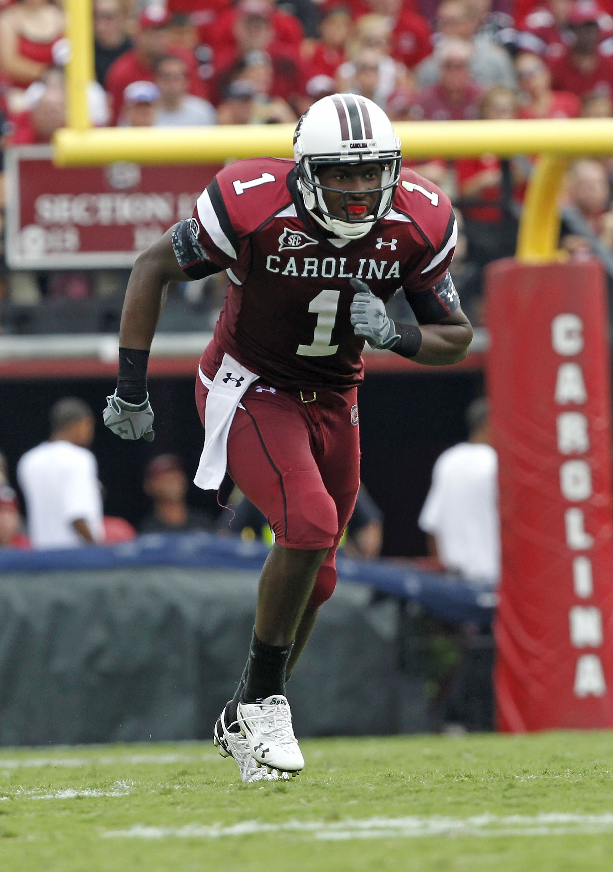 COLUMBIA, SC - SEPTEMBER 11:  Wide receiver Alshon Jeffery #1 of the South Carolina Gamecocks breaks off of the line of scrimmage during the game against the Georgia Bulldogs at Williams-Brice Stadium on September 11, 2010 in Columbia, South Carolina.  (P