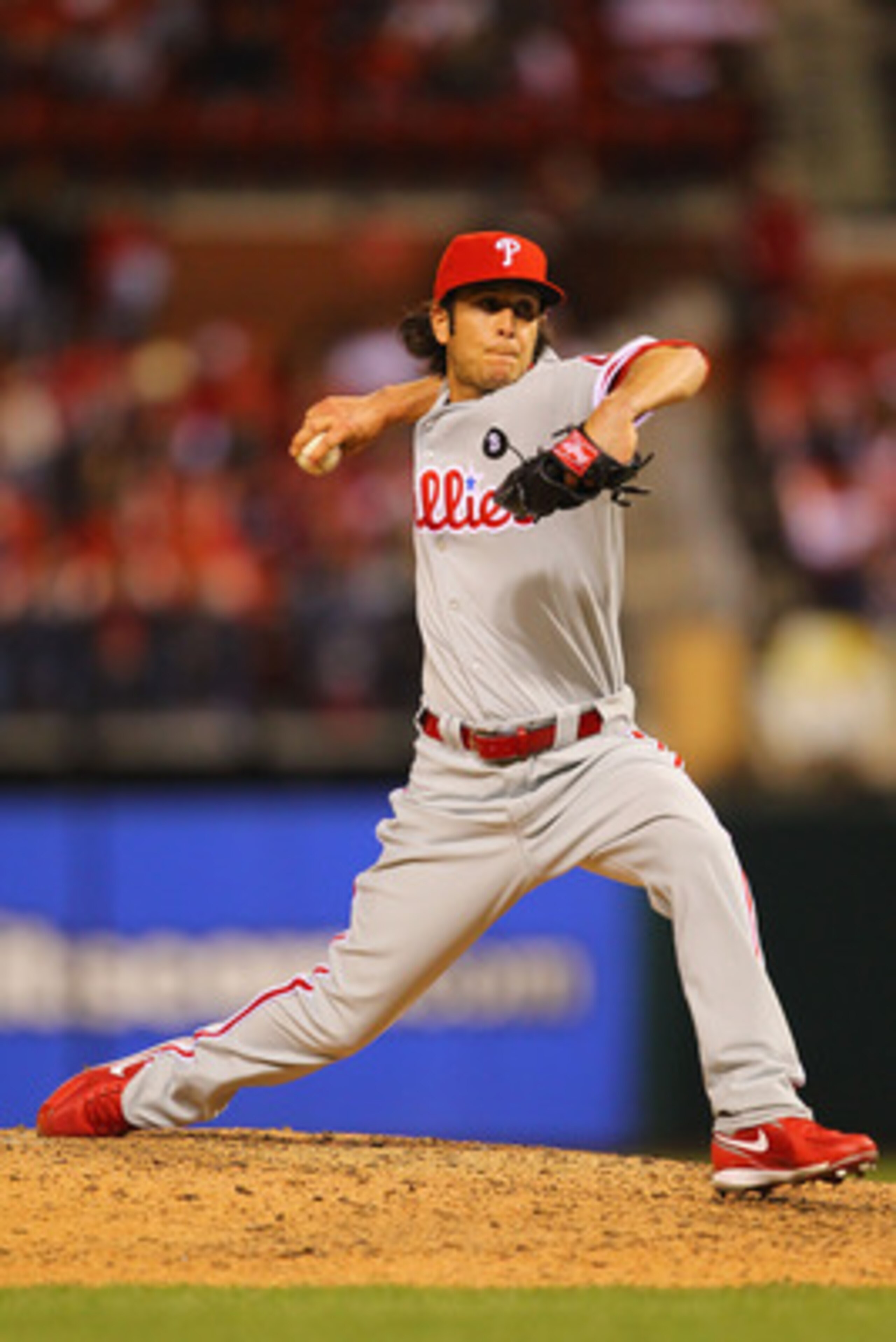 ST. LOUIS, MO - MAY 17: Reliever Michael Stutes #40 of the Philadelphia Phillies pitches against the St. Louis Cardinals at Busch Stadium on May 17, 2011 in St. Louis, Missouri.  (Photo by Dilip Vishwanat/Getty Images)