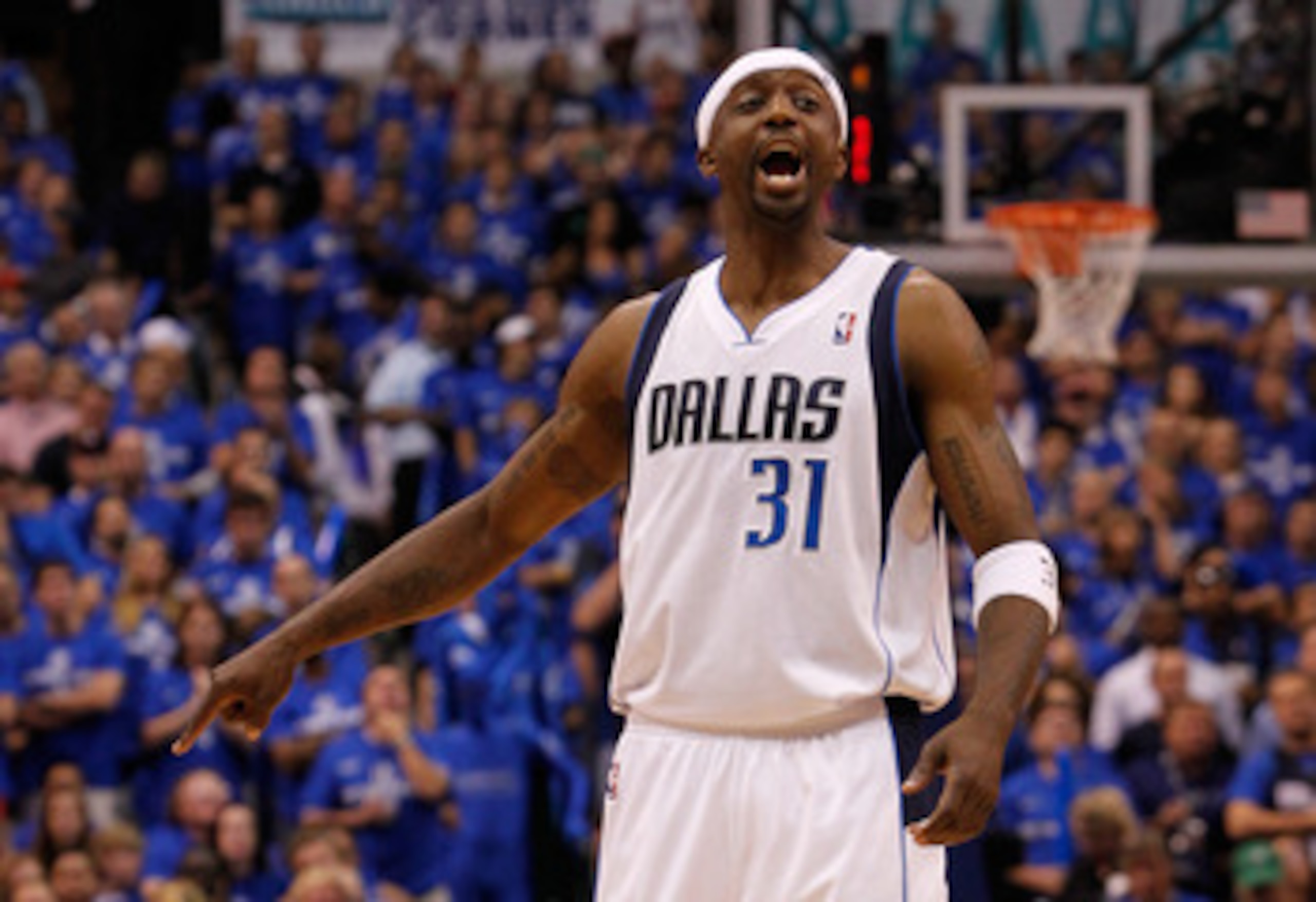 DALLAS, TX - MAY 25:  Jason Terry #31 of the Dallas Mavericks reacts in the fourth quarter while taking on the Oklahoma City Thunder in Game Five of the Western Conference Finals during the 2011 NBA Playoffs at American Airlines Center on May 25, 2011 in 