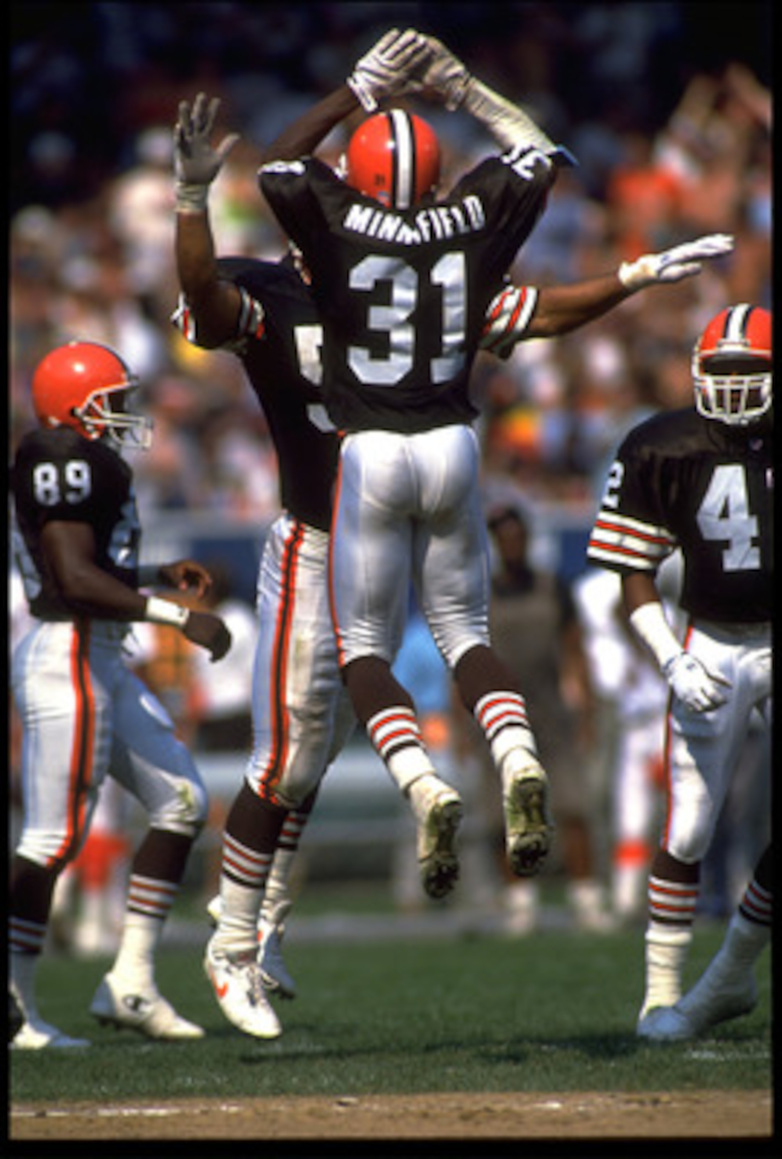 15 Sep 1991: FRANK MINNIFIELD, #31, DEFENSIVE BACK FOR THE CLEVELAND BROWNS, JUMPS FOR A HIGH FIVE DURING THEIR 14-13 AFC CENTRAL DIVISION WIN OVER THE CINCINNATI BENGALS AT CLEVELAND STADIUM IN CLEVELAND, OHIO. 15 Sep 1991: FRANK MINNIFIELD, #31, DEFENSIVE BACK FOR THE CLEVELAND BROWNS, JUMPS FOR A HIGH FIVE DURING THEIR 14-13 AFC CENTRAL DIVISION WIN OVER THE CINCINNATI BENGALS AT CLEVELAND STADIUM IN CLEVELAND, OHIO.