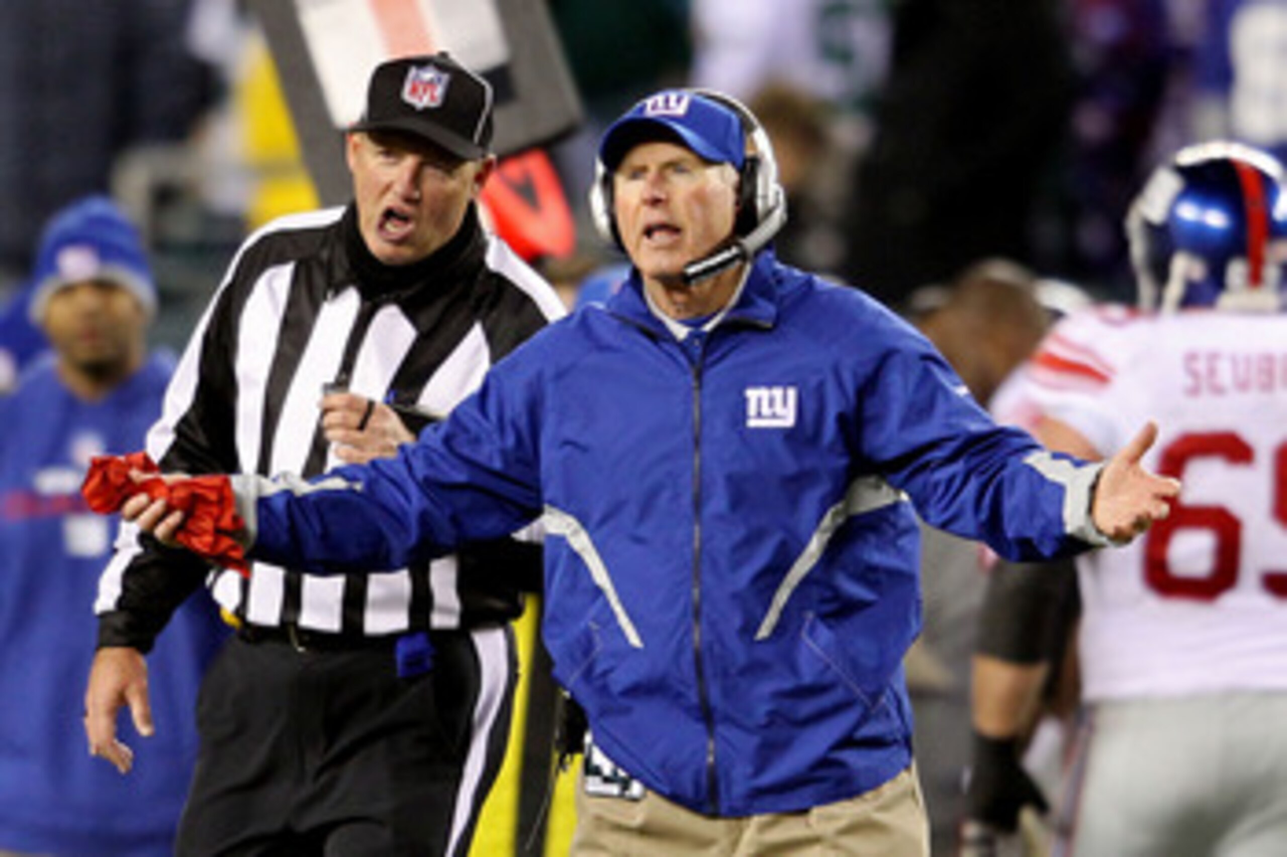 PHILADELPHIA - NOVEMBER 21:  Head coach Tom Coughlin of the New York Giants reacts after a fumble by Eli Manning #10 late in the fourth quarteragainst the Philadelphia Eagles at Lincoln Financial Field on November 21, 2010 in Philadelphia, Pennsylvania. (