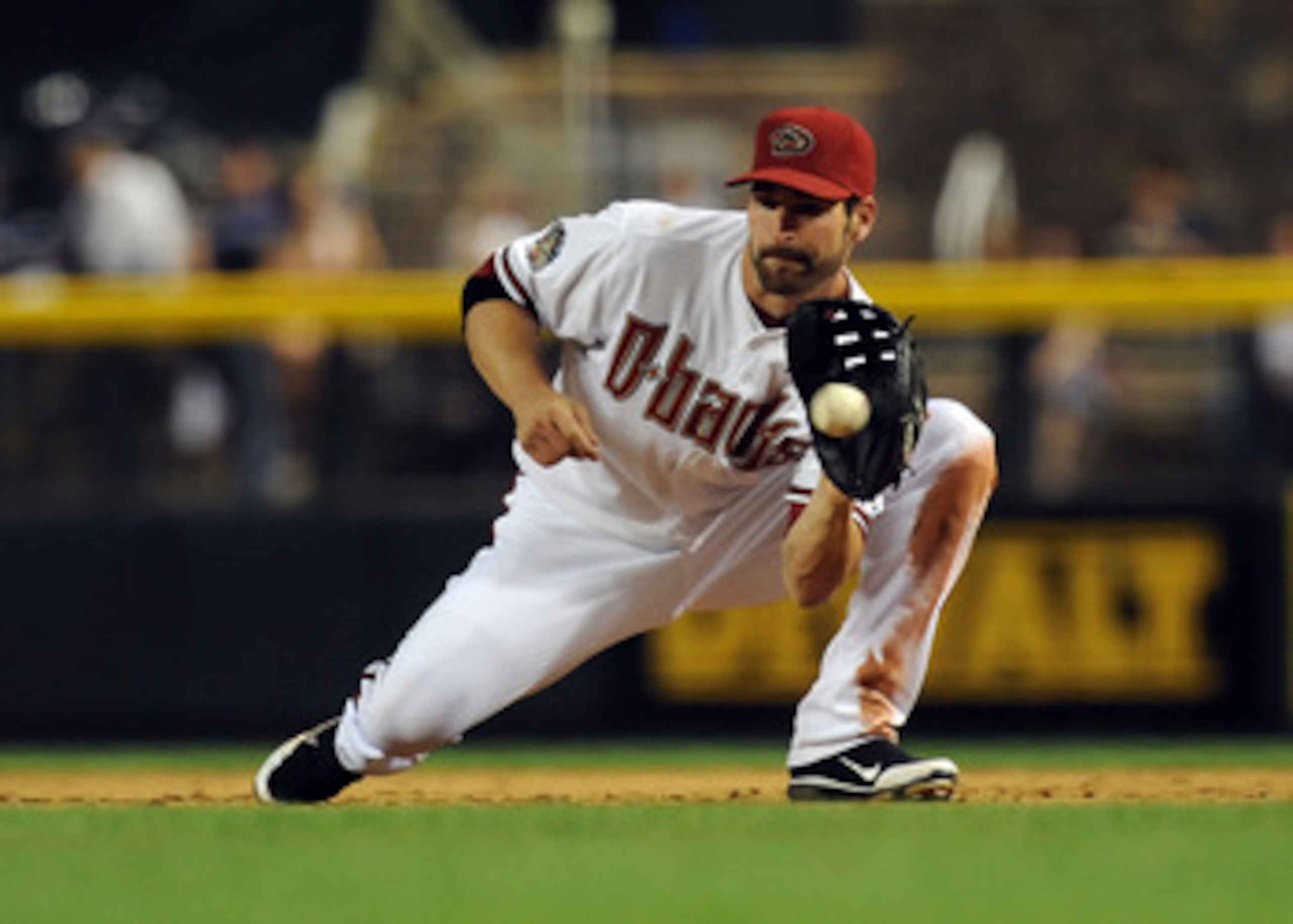 PHOENIX - MAY 20:  Kelly Johnson #2 of the Arizona Diamondbacks makes a play on a ground ball against the Minnesota Twins at Chase Field on May 20, 2011 in Phoenix, Arizona.  (Photo by Norm Hall/Getty Images)