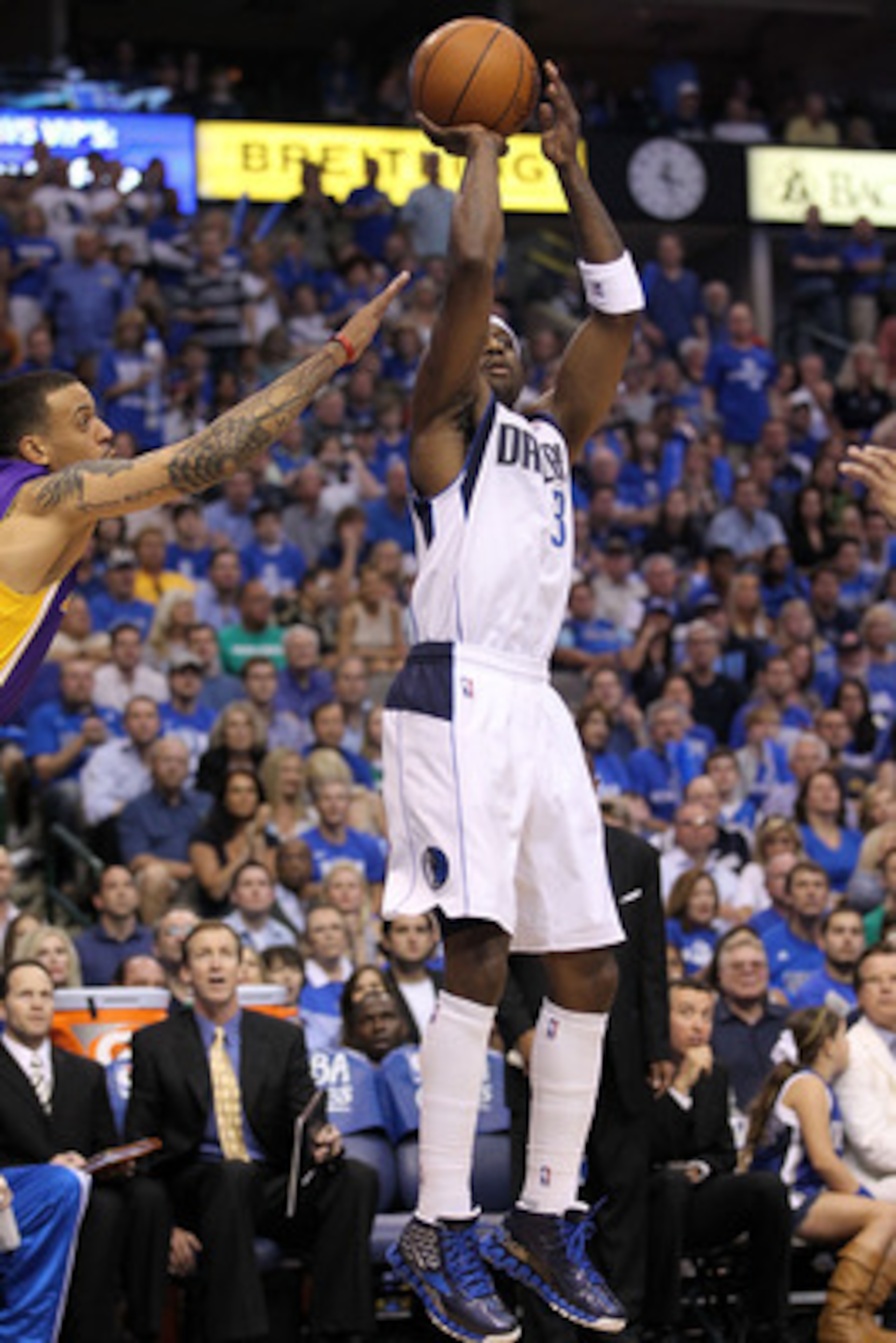 DALLAS, TX - MAY 08: Guard Jason Terry #31 of the Dallas Mavericks takes a shot against Matt Barnes #9 of the Los Angeles Lakers in Game Four of the Western Conference Semifinals during the 2011 NBA Playoffs on May 8, 2011 at American Airlines Center in DALLAS, TX - MAY 08: Guard Jason Terry #31 of the Dallas Mavericks takes a shot against Matt Barnes #9 of the Los Angeles Lakers in Game Four of the Western Conference Semifinals during the 2011 NBA Playoffs on May 8, 2011 at American Airlines Center in