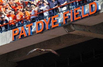 AUBURN, AL - OCTOBER 23:  The War Eagle of the Auburn Tigers flies down to Pat Dye Field before the game against the LSU Tigers at Jordan-Hare Stadium on October 23, 2010 in Auburn, Alabama.  (Photo by Kevin C. Cox/Getty Images)