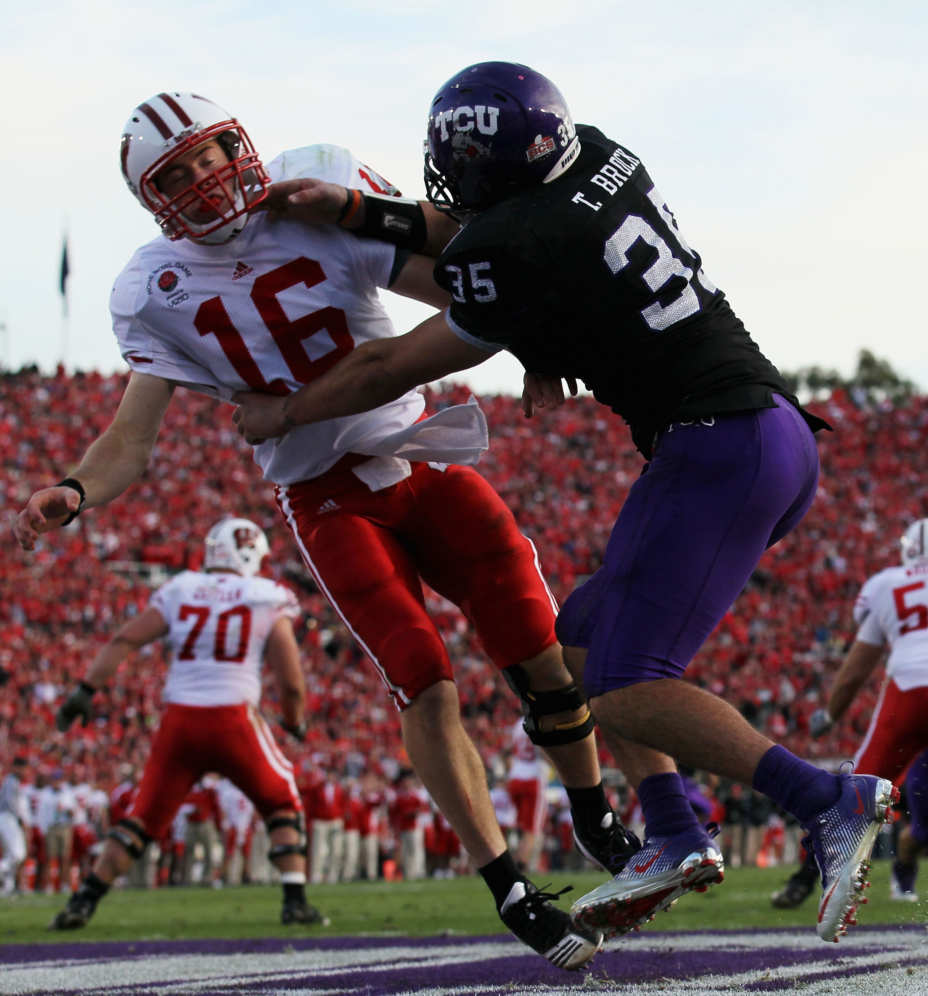 PASADENA, CA - JANUARY 01:  Quarterback Scott Tolzien #16 of the Wisconsin Badgers is hit by linebacker Tanner Brock #43 of the TCU Horned Frogs during the 97th Rose Bowl game on January 1, 2011 in Pasadena, California.  (Photo by Stephen Dunn/Getty Image