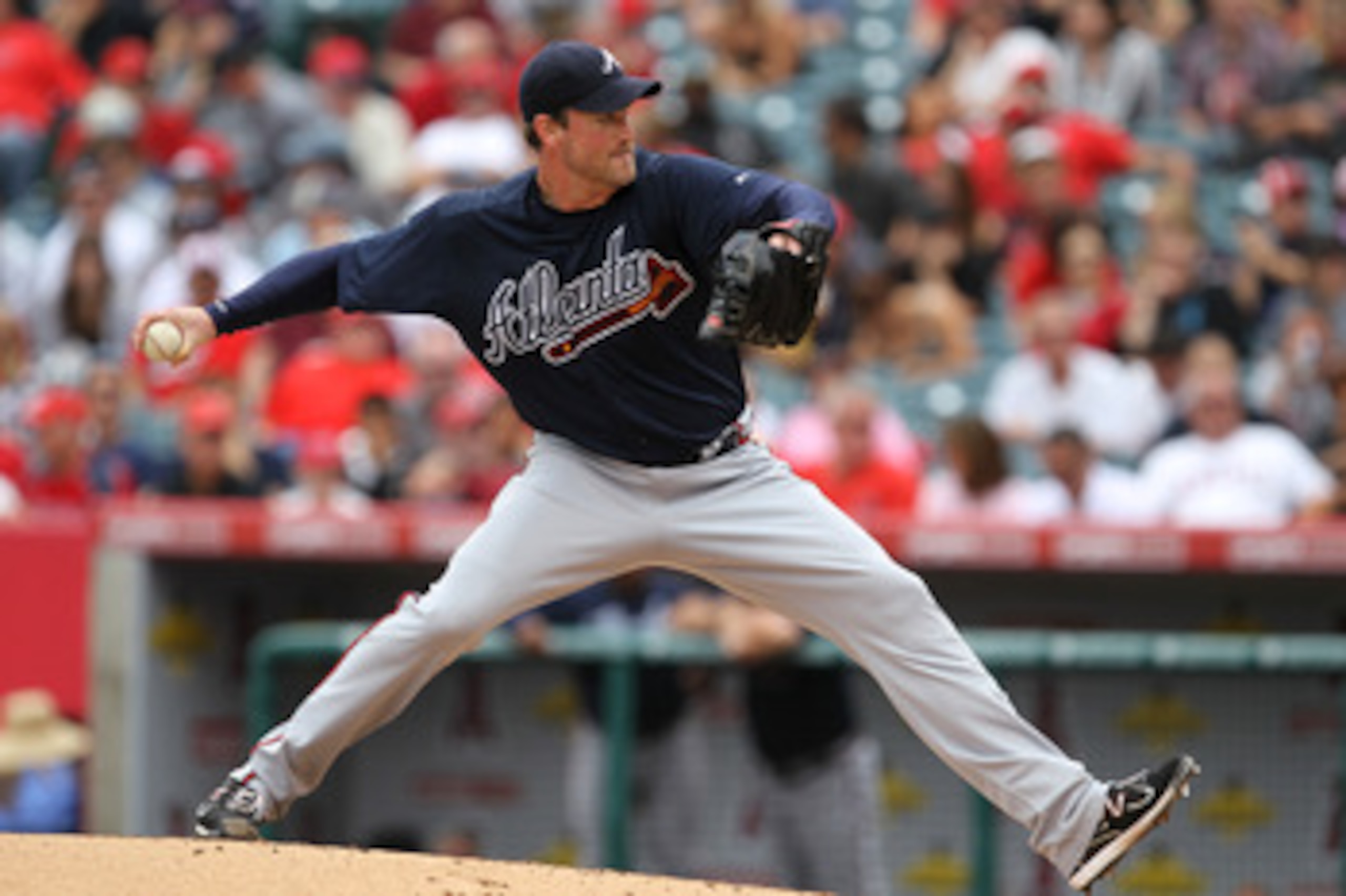 ANAHEIM, CA - MAY 22:  Derek Lowe #32 of the Atlanta Braves throws a pitch against the Los Angeles Angels of Anaheim on May 22, 2011 at Angel Stadium in Anaheim, California.   The Angels won 4-1.  (Photo by Stephen Dunn/Getty Images)