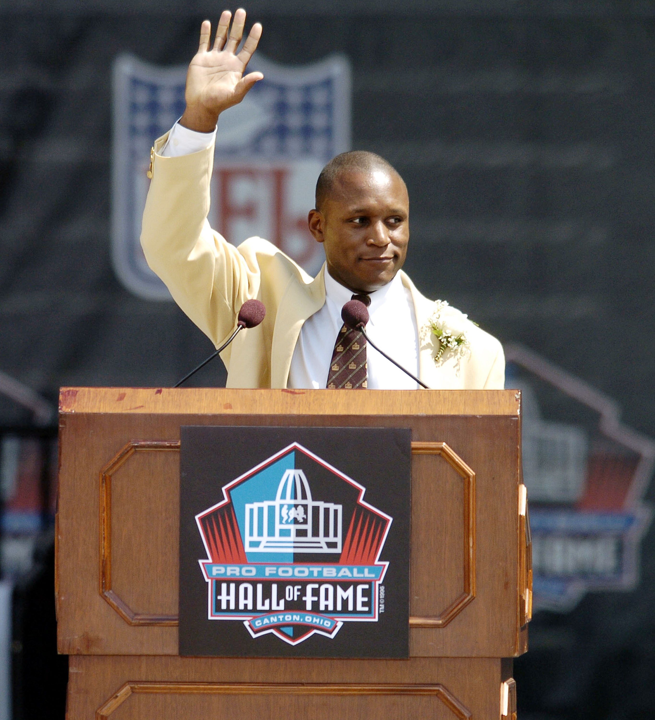 CANTON, OH - AUGUST 8:  Pro Football Hall of Fame enshrinee Barry Sanders waves to the crowd during the 2004 NFL Hall of Fame enshrinement ceremony on August 8, 2004 in Canton, Ohio.  (Photo by David Maxwell/Getty Images)