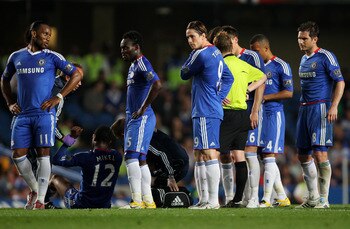 LONDON, ENGLAND - APRIL 20:  Fernando Torres of Chelsea looks on with team mates during the Barclays Premier League match between Chelsea and Birmingham City at Stamford Bridge on April 20, 2011 in London, England.  (Photo by Clive Rose/Getty Images)