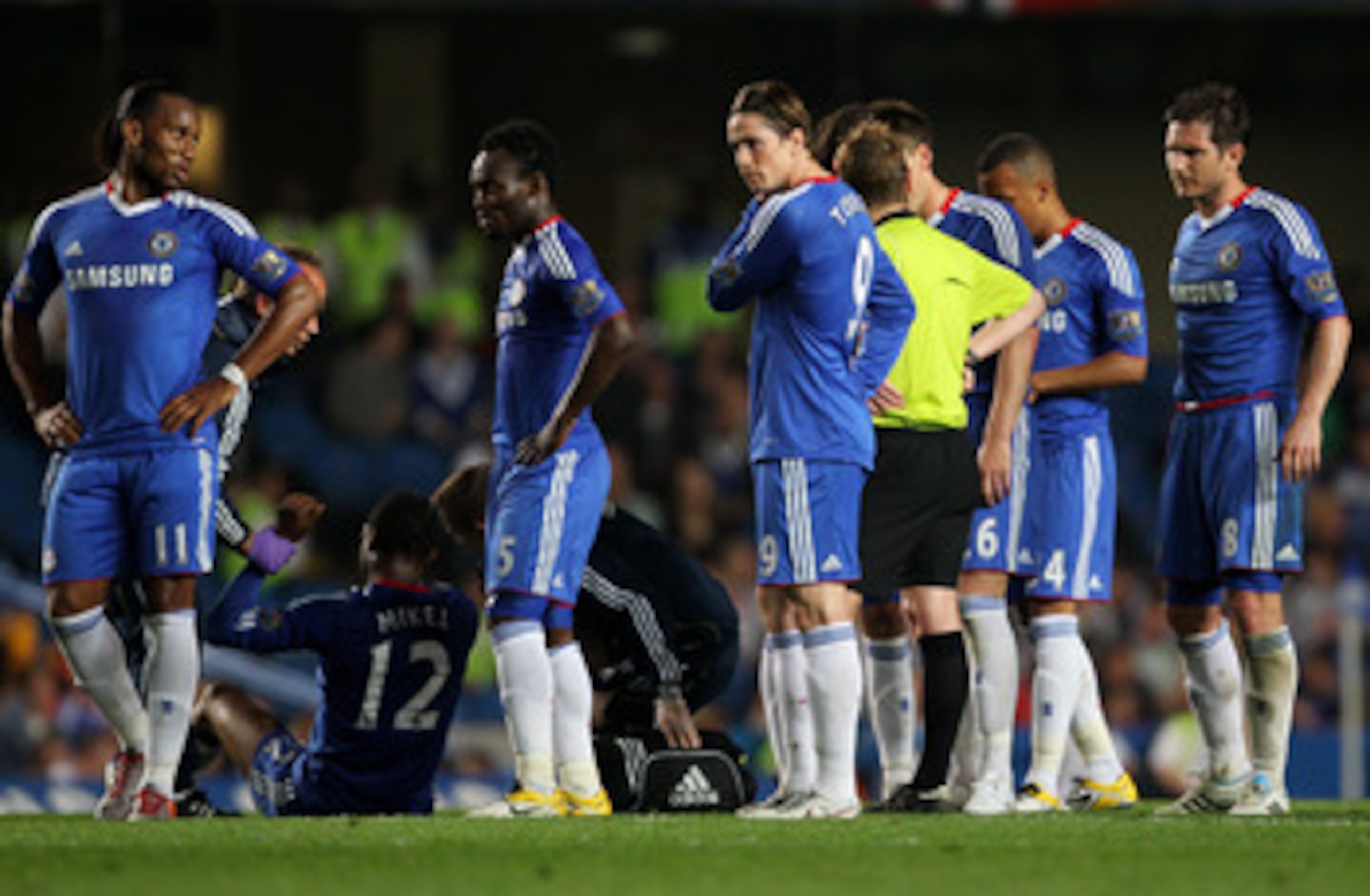 LONDON, ENGLAND - APRIL 20:  Fernando Torres of Chelsea looks on with team mates during the Barclays Premier League match between Chelsea and Birmingham City at Stamford Bridge on April 20, 2011 in London, England.  (Photo by Clive Rose/Getty Images)