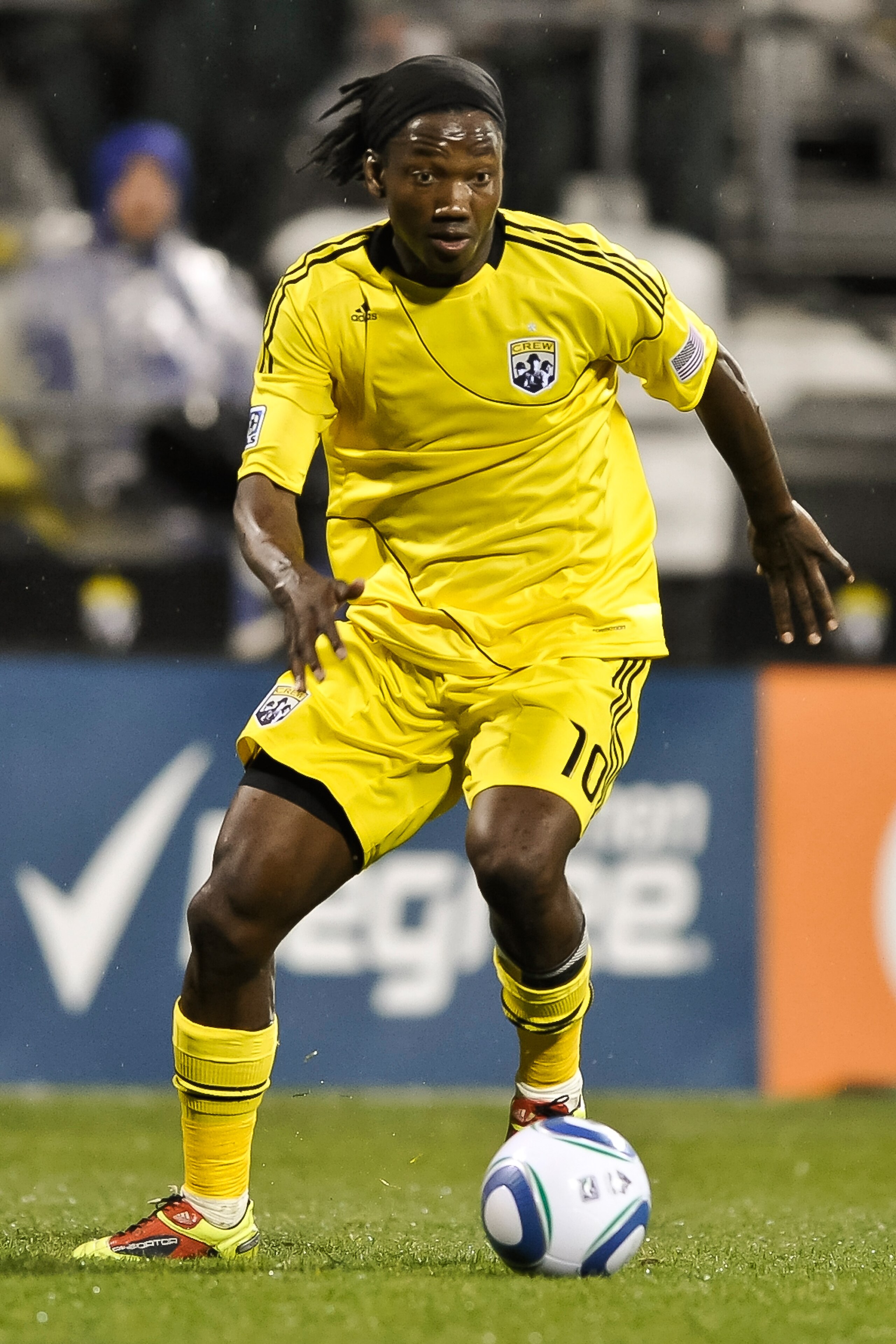 COLUMBUS, OH - MAY 7:  Andres Mendoza #10 of the Columbus Crew controls the ball against the Seattle Sounders on May 7, 2011 at Crew Stadium in Columbus, Ohio. The match was a tie, 1-1. (Photo by Jamie Sabau/Getty Images)