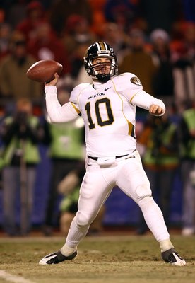 KANSAS CITY, MO - DECEMBER 6:  Quarterback Chase Daniel #10 of the Missouri Tigers sets up to make a pass play against the Oklahoma Sooners at Arrowhead Stadium on December 6, 2008 in Kansas City, Missouri. The Sooners defeated the Tigers 62-21.  (Photo b