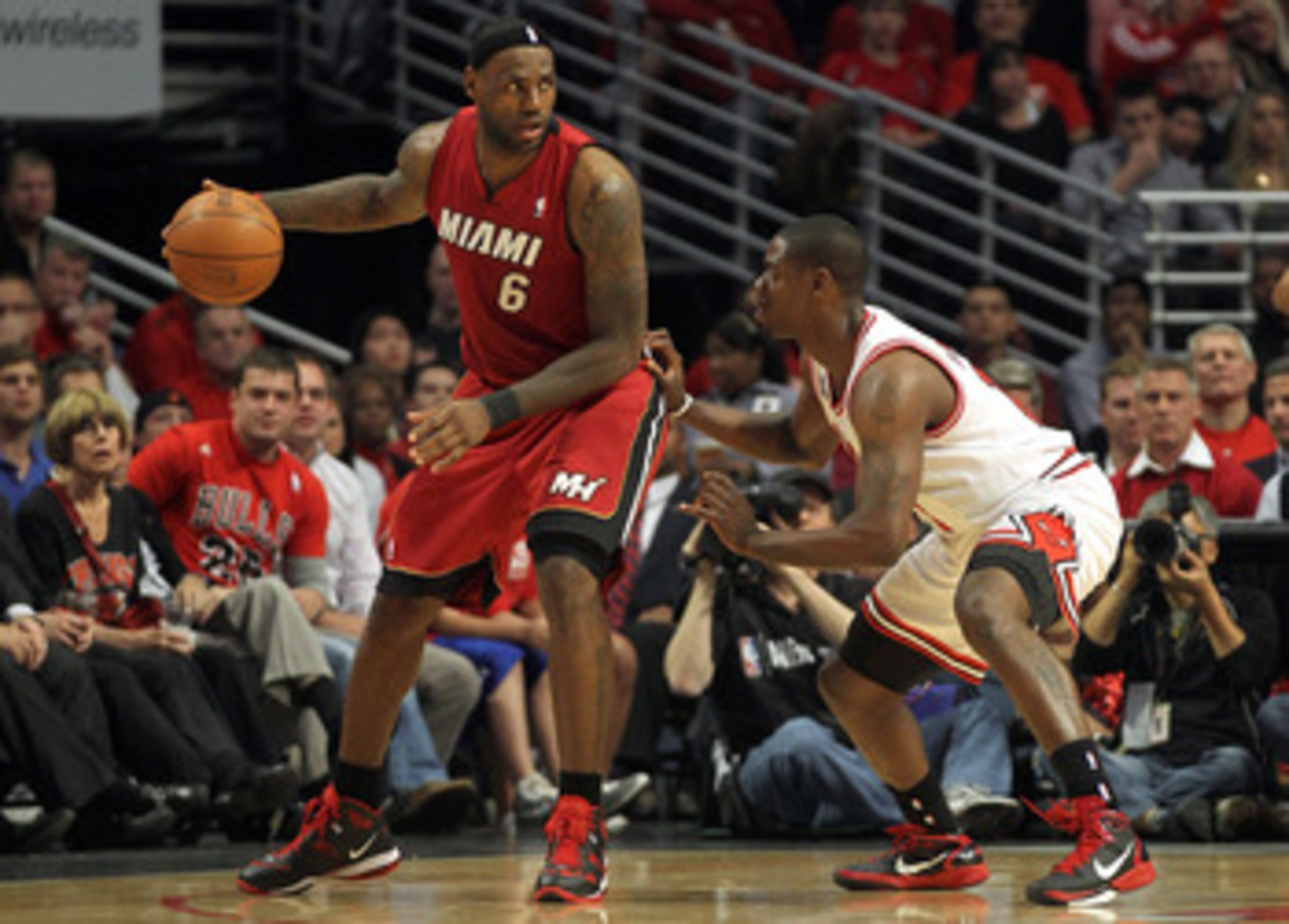 CHICAGO, IL - MAY 26: LeBron James #6 of the Miami Heat looks to pass as he is defended by Ronnie Brewer #11 of the Chicago Bulls in Game Five of the Eastern Conference Finals during the 2011 NBA Playoffs on May 26, 2011 at the United Center in Chicago, I CHICAGO, IL - MAY 26: LeBron James #6 of the Miami Heat looks to pass as he is defended by Ronnie Brewer #11 of the Chicago Bulls in Game Five of the Eastern Conference Finals during the 2011 NBA Playoffs on May 26, 2011 at the United Center in Chicago, I