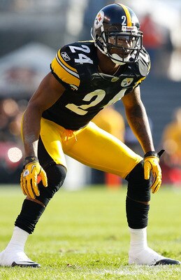 PITTSBURGH, PA - NOVEMBER 21:  Ike Taylor #24 of the Pittsburgh Steelers lines up prior to the snap during the game against the Oakland Raiders on November 21, 2010 at Heinz Field in Pittsburgh, Pennsylvania.  (Photo by Jared Wickerham/Getty Images)