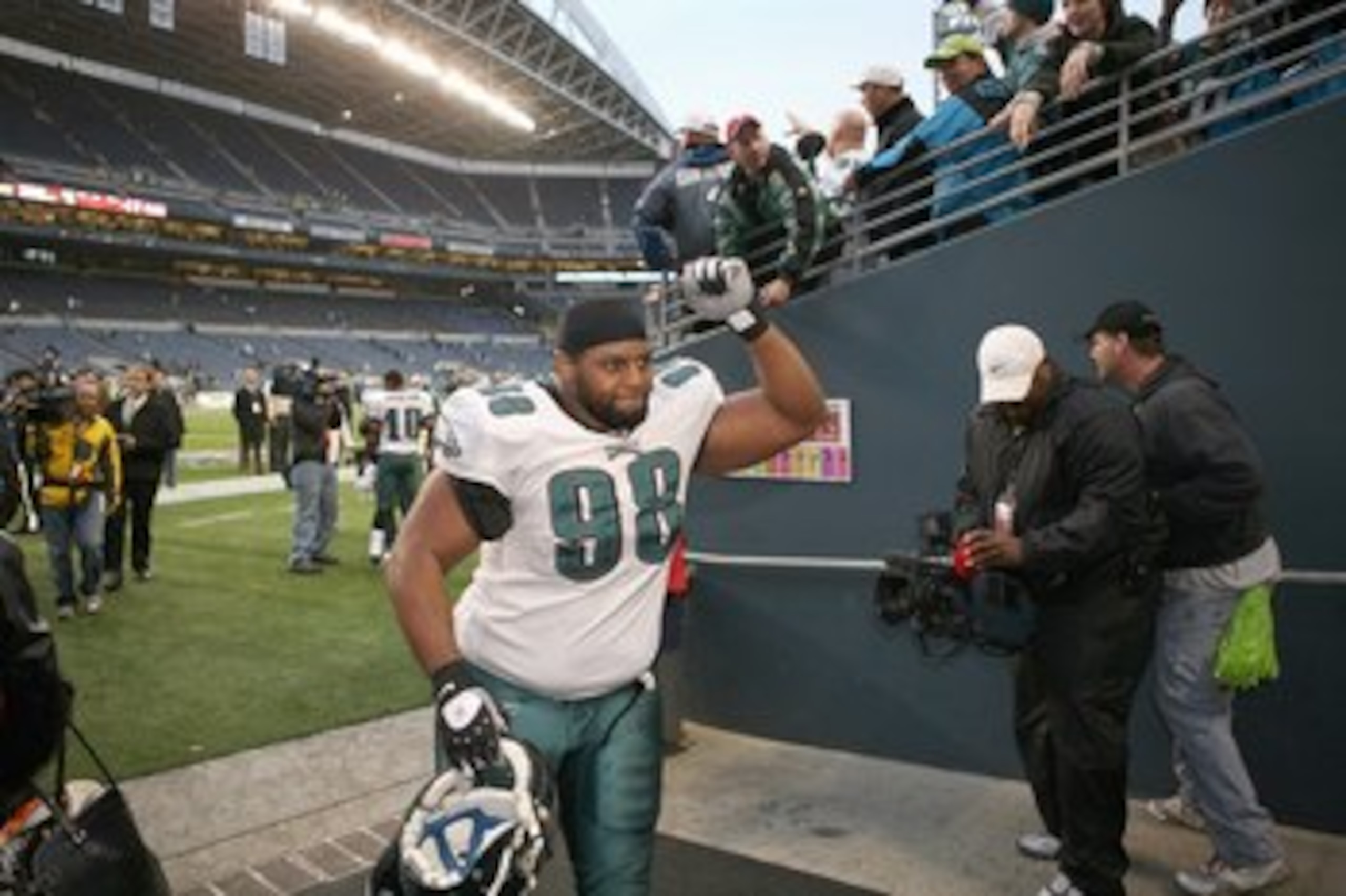 SEATTLE - NOVEMBER 02:  Mike Patterson #98 of the Philadelphia Eagles celebrates after winning the game against the Seattle Seahawks at Qwest Field on November 2, 2008 in Seattle, Washington. (Photo by Otto Greule Jr/Getty Images)
