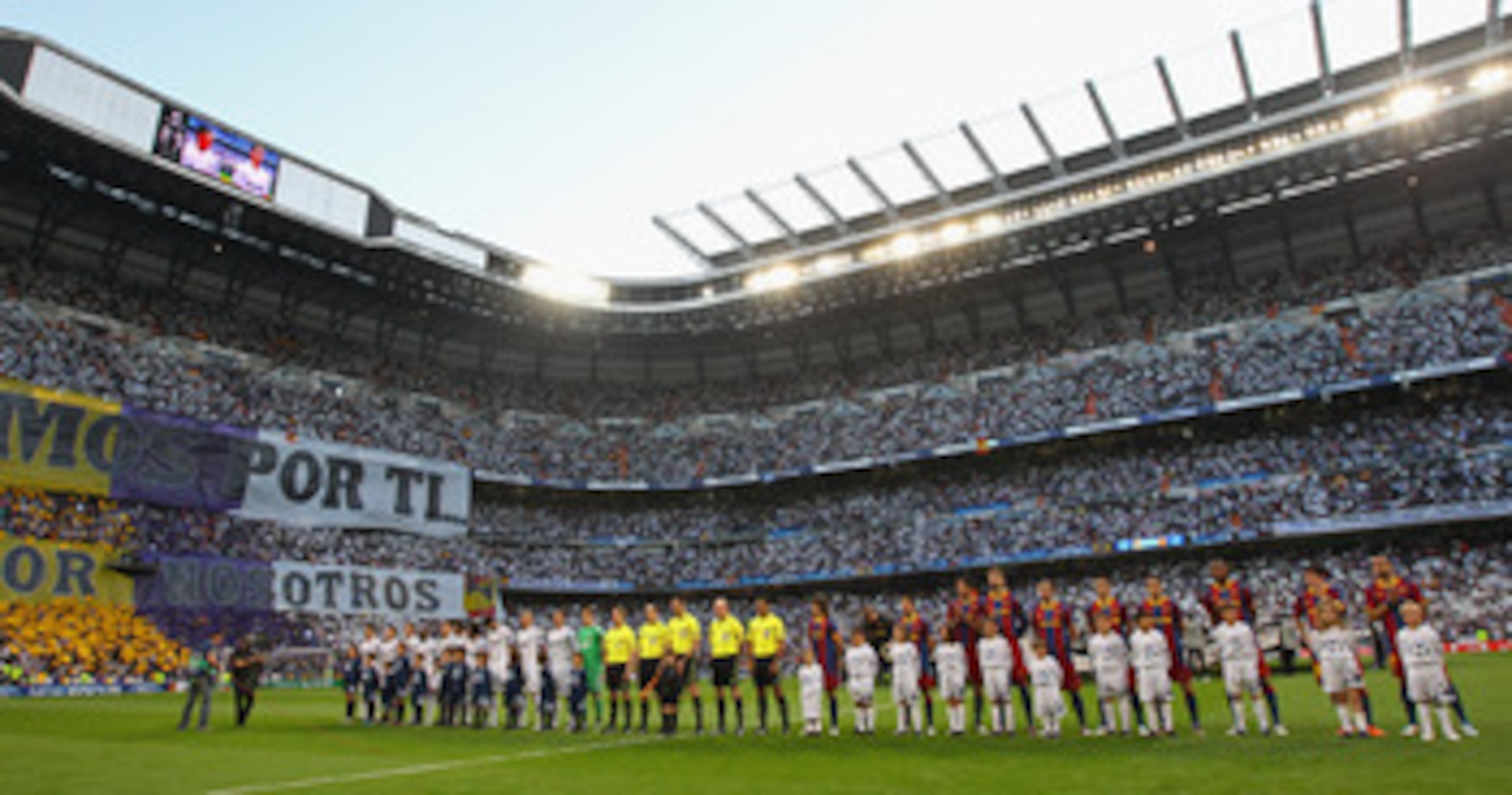 MADRID, SPAIN - APRIL 27:  Players from Real Madrid and Barcelona line up prior to the UEFA Champions League Semi Final first leg match between Real Madrid and Barcelona at Estadio Santiago Bernabeu on April 27, 2011 in Madrid, Spain.  (Photo by Alex Live