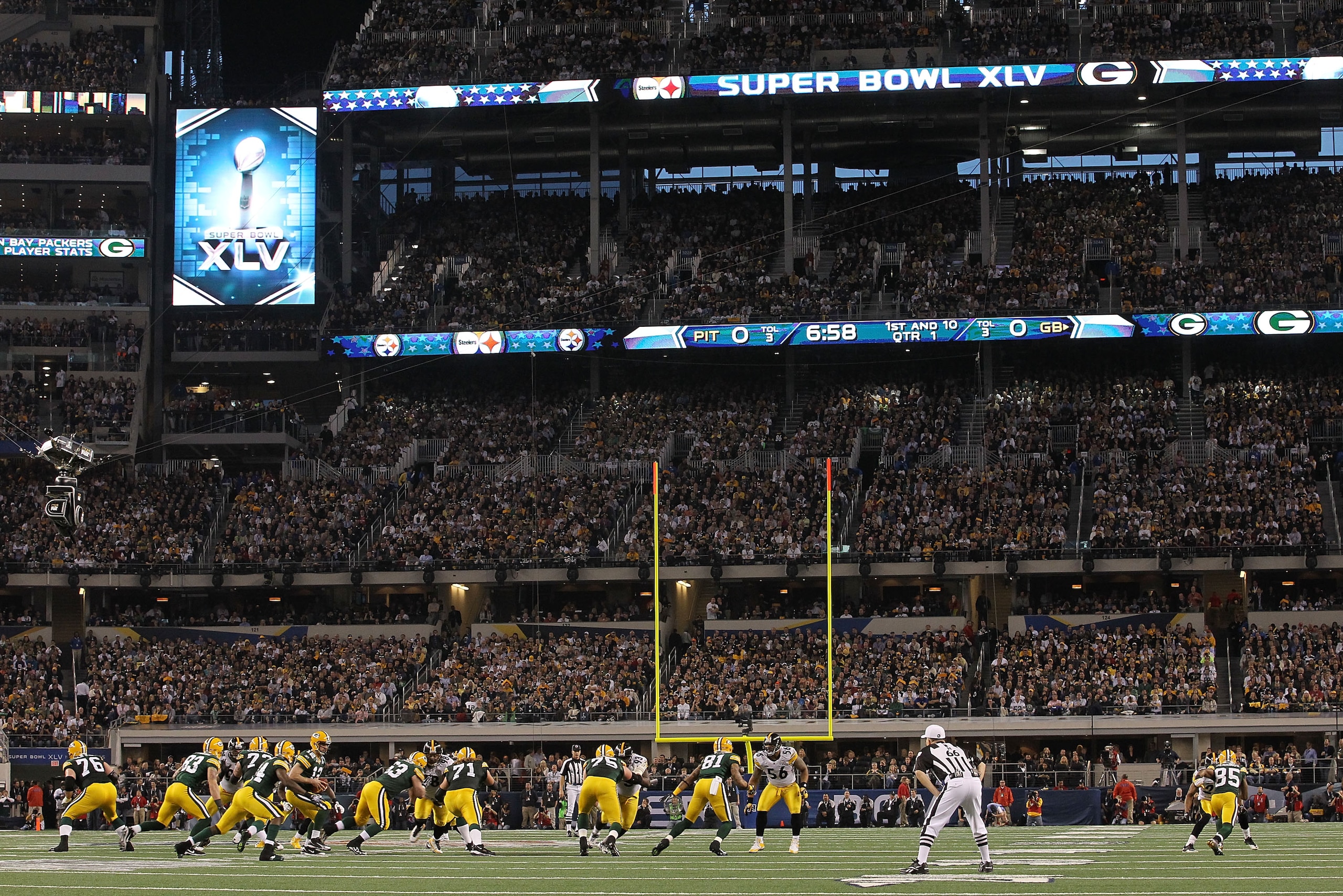 ARLINGTON, TX - FEBRUARY 06: The Green Bay Packers play against the Pittsburgh Steelers during Super Bowl XLV at Cowboys Stadium on February 6, 2011 in Arlington, Texas. (Photo by Ronald Martinez/Getty Images) ARLINGTON, TX - FEBRUARY 06: The Green Bay Packers play against the Pittsburgh Steelers during Super Bowl XLV at Cowboys Stadium on February 6, 2011 in Arlington, Texas. (Photo by Ronald Martinez/Getty Images)