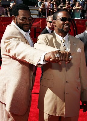 HOLLYWOOD - JULY 12:  (L-R) Jerome Bettis and Antwaan Randle El of the Pittsburgh Steelers show off their Super Bowl rings at the 2006 ESPY Awards at the Kodak Theatre on July 12, 2006 in Hollywood, California.  (Photo by Frazer Harrison/Getty Images)