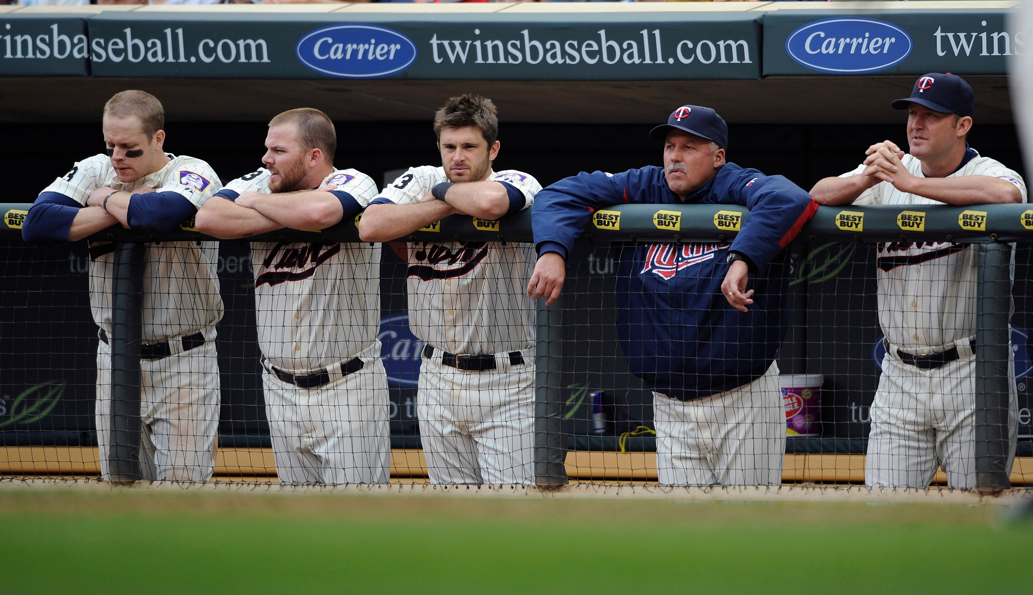 MINNEAPOLIS, MN - MAY 29: Justin Morneau #33 (L), Jason Kubel #16, Drew Butera #41, pitching coach Rick Anderson #40 and Jim Thome #25 of the Minnesota Twins during the ninth inning of their game against the Los Angeles Angels of Anaheim on May 29, 2011 a