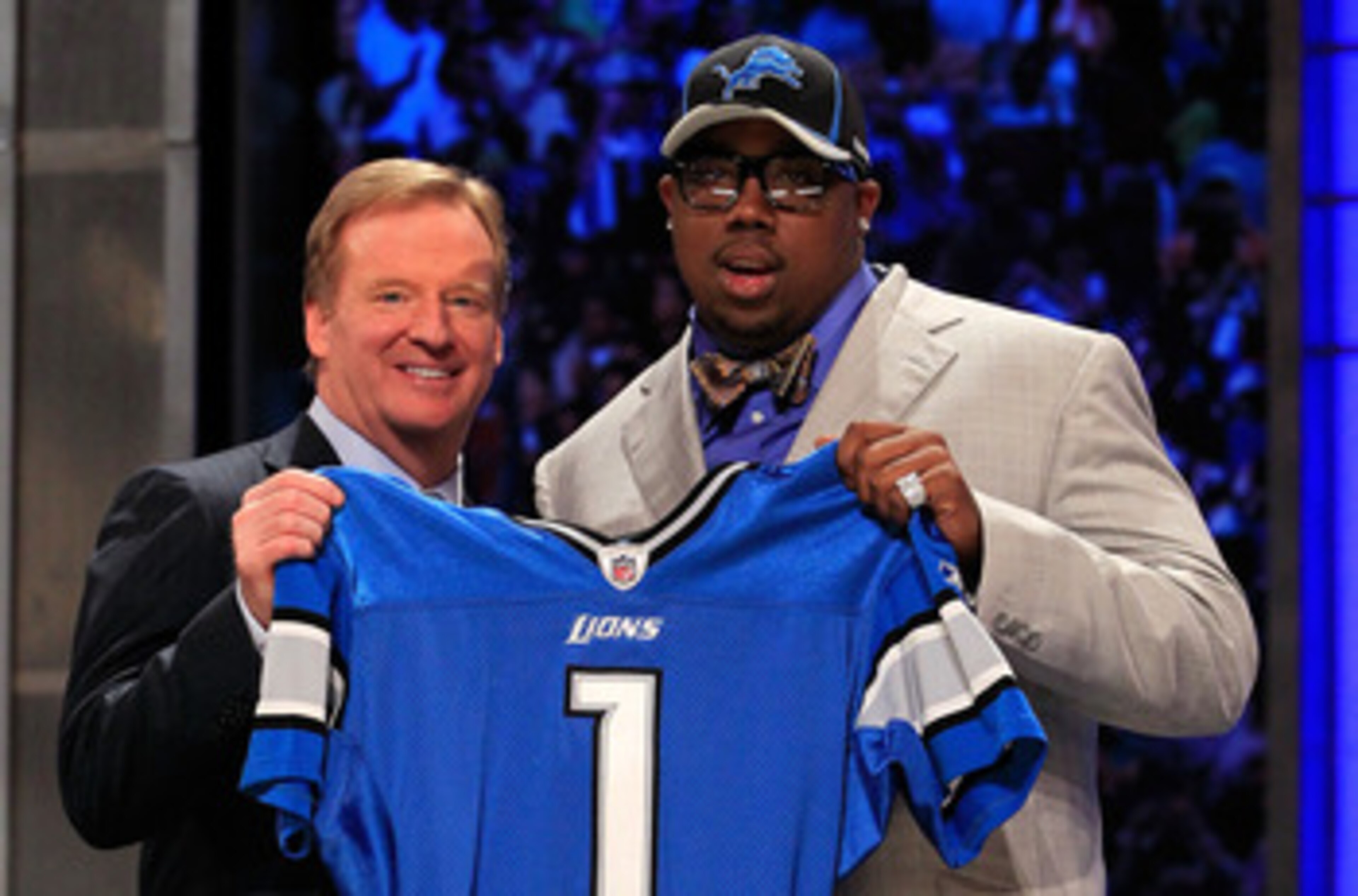 NEW YORK, NY - APRIL 28:  NFL Commissioner Roger Goodell poses for a photo with Nick Fairley, #13 overall pick by the Detriot Lions, during the 2011 NFL Draft at Radio City Music Hall on April 28, 2011 in New York City.  (Photo by Chris Trotman/Getty Imag