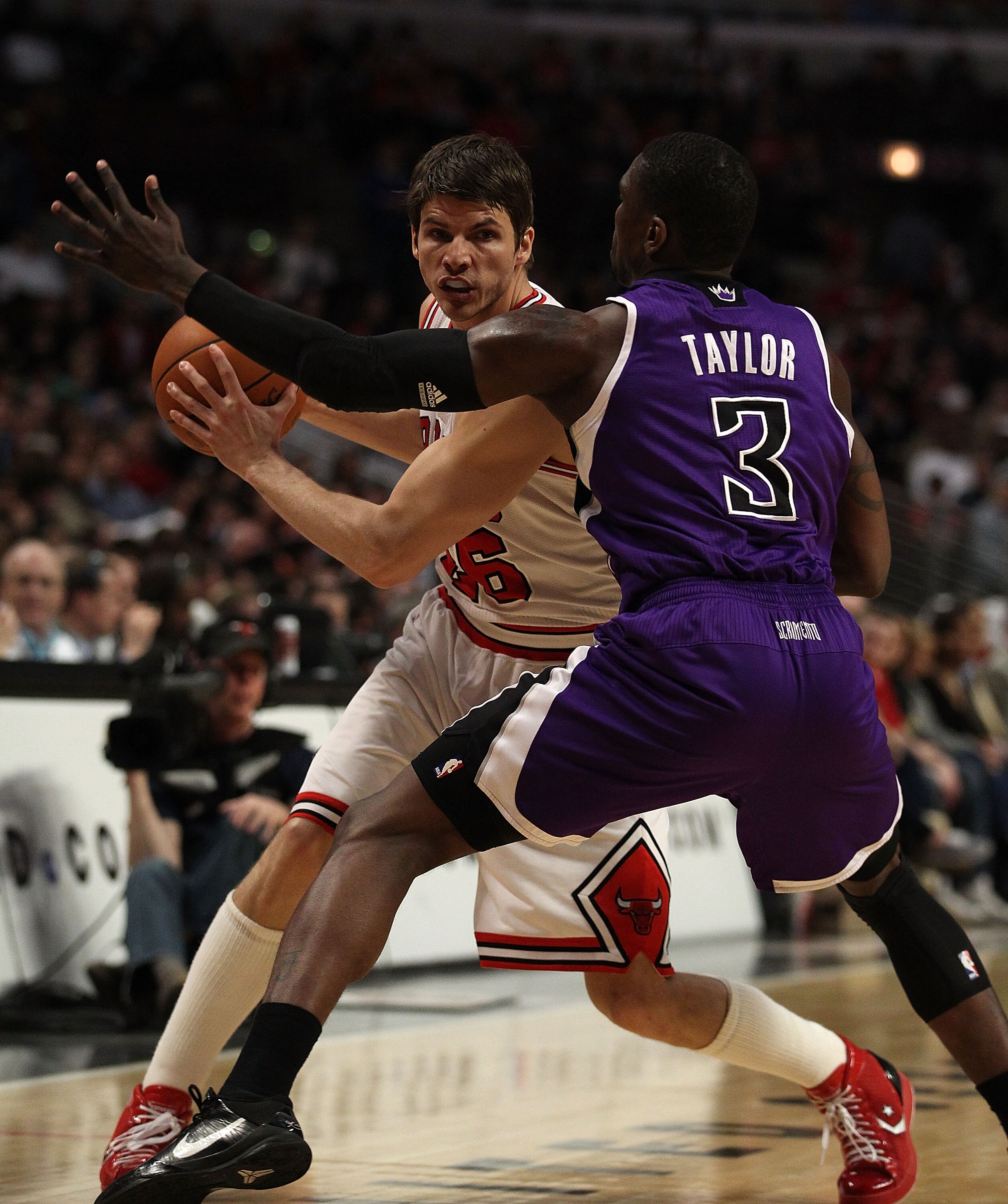 CHICAGO, IL - MARCH 21: Kyle Korver ##26 of the Chicago Bulls looks to pass under pressure from Jermaine Taylor #3 of the Sacramento Kings at the United Center on March 21, 2011 in Chicago, Illinois. The Bulls defeated the Kings 132-92. NOTE TO USER: User