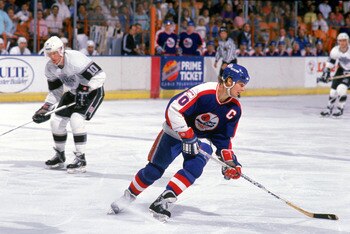 INGLEWOOD, CA - 1988:  Dale Hawerchuk #10 of the Winnipeg Jets skates against the Los Angeles Kings during their game at the Great Western Forum circa 1988 in Inglewood, California.  (Photo by Mike Powell/Getty Images)