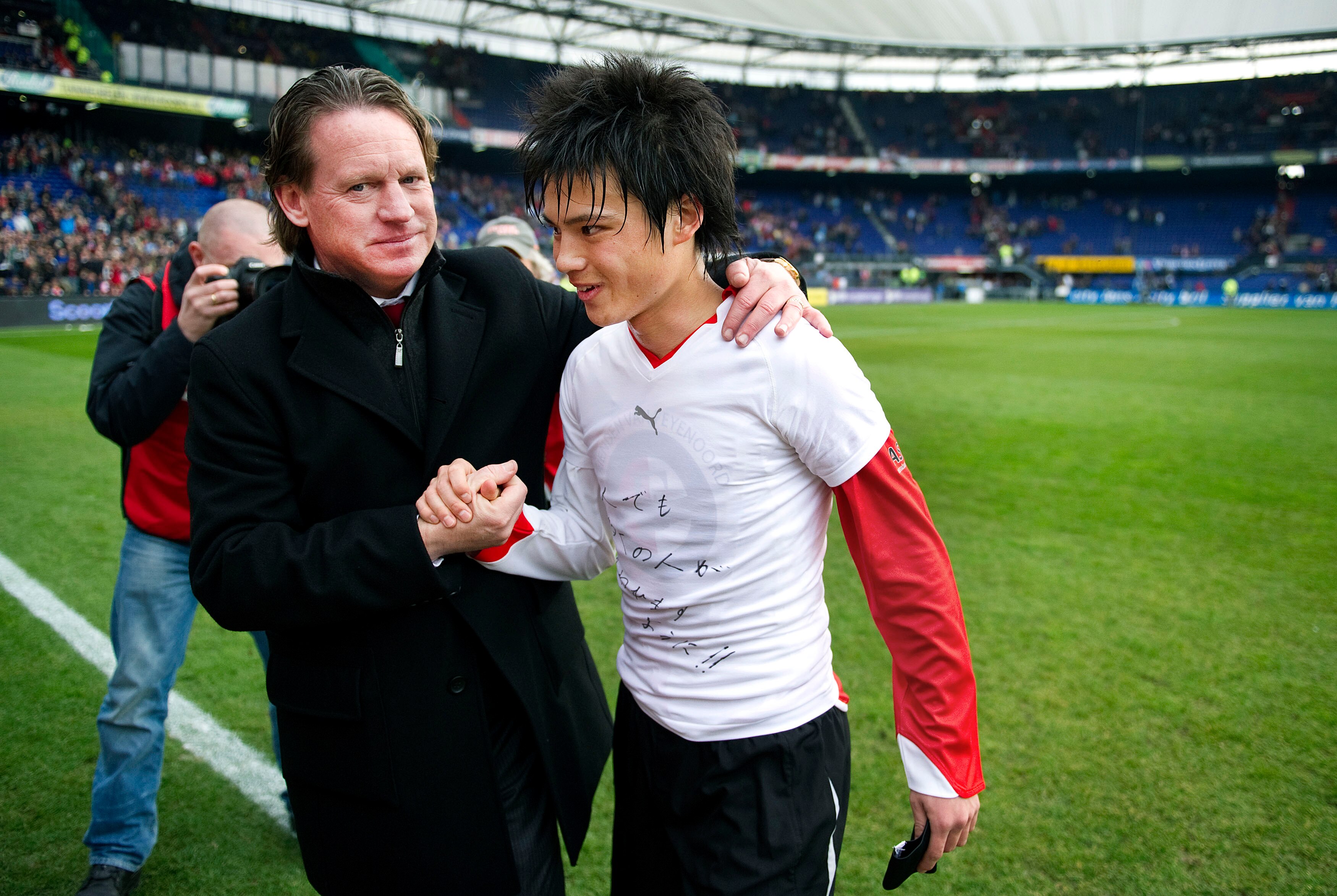 ROTTERDAM, NETHERLANDS - MARCH 13:  Ryo Miyaichi shakes hands with Feyenoord coach Mario Been (L) after the Eredivisie match between Feyenoord and NAC at the Kuip on March 13, 2011 in Rotterdam, Netherlands.  (Photo by Olaf Kraak/Getty Images)
