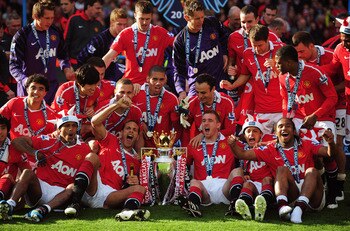 MANCHESTER, ENGLAND - MAY 22:  Manchester United celebrate with the Premier League trophy after the Barclays Premier League match between Manchester United and Blackpool at Old Trafford on May 22, 2011 in Manchester, England. Manchester United celebrate a